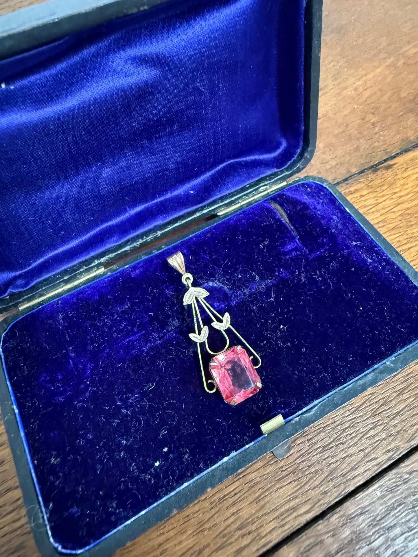 Vintage 9ct Silver Lined Pendant With Pink/Red Stone