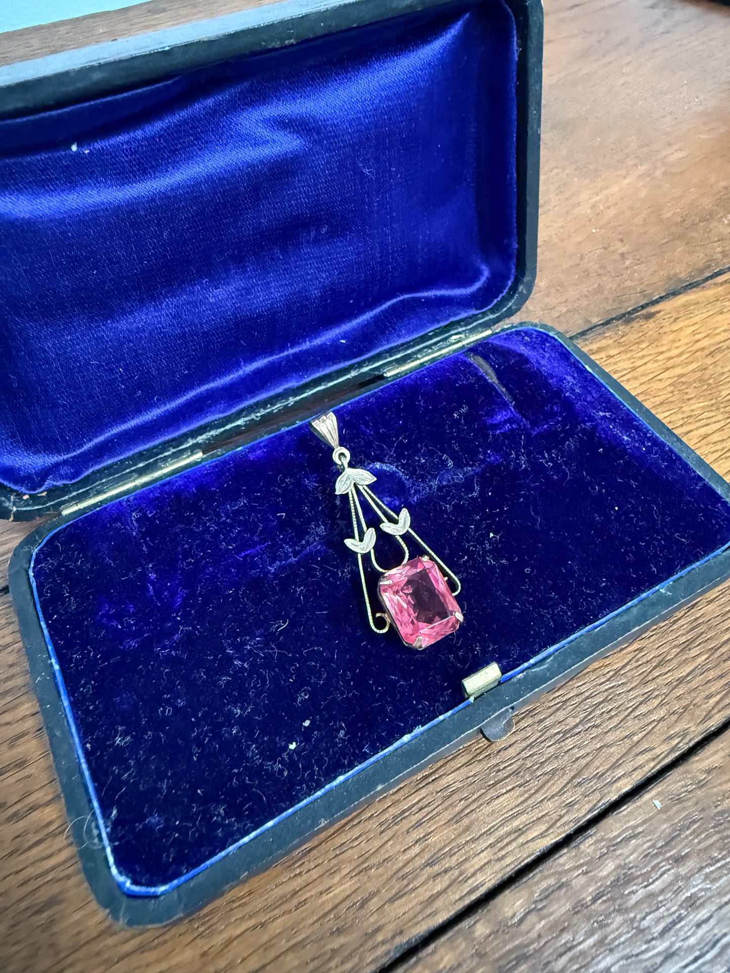 Vintage 9ct Silver Lined Pendant With Pink/Red Stone