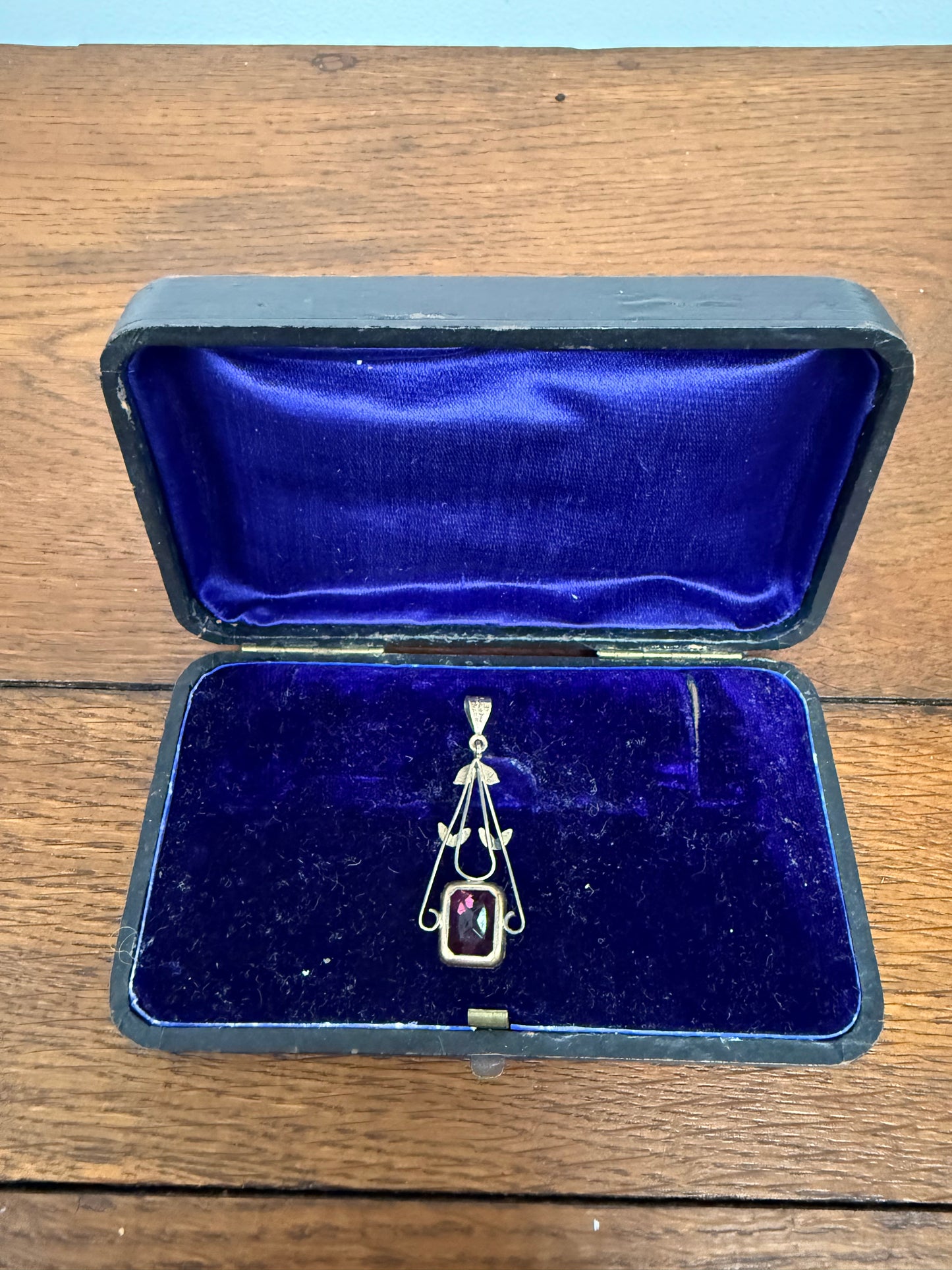 Vintage 9ct Silver Lined Pendant With Pink/Red Stone