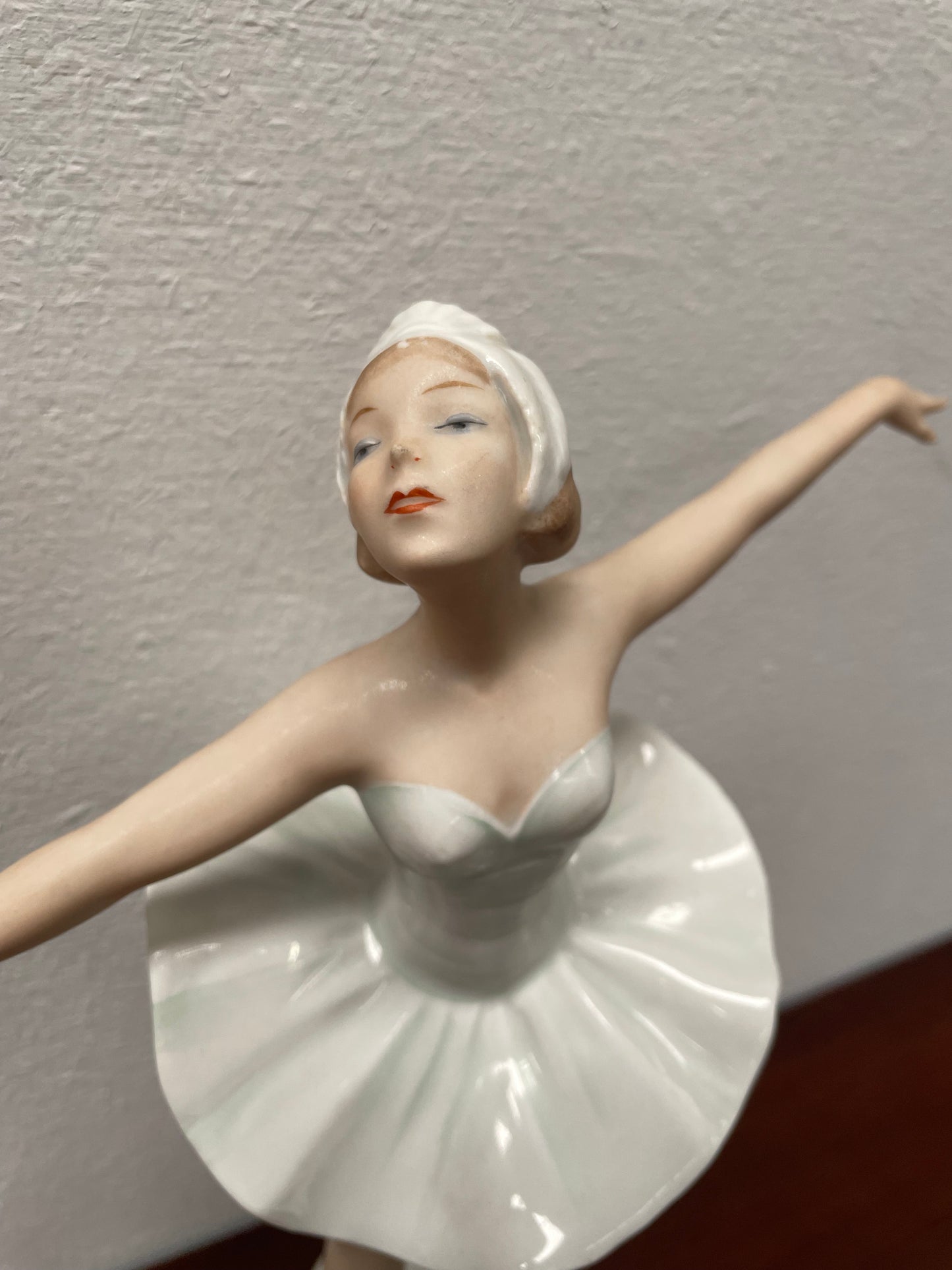 Vintage Wallendorf Standing Ballerina
