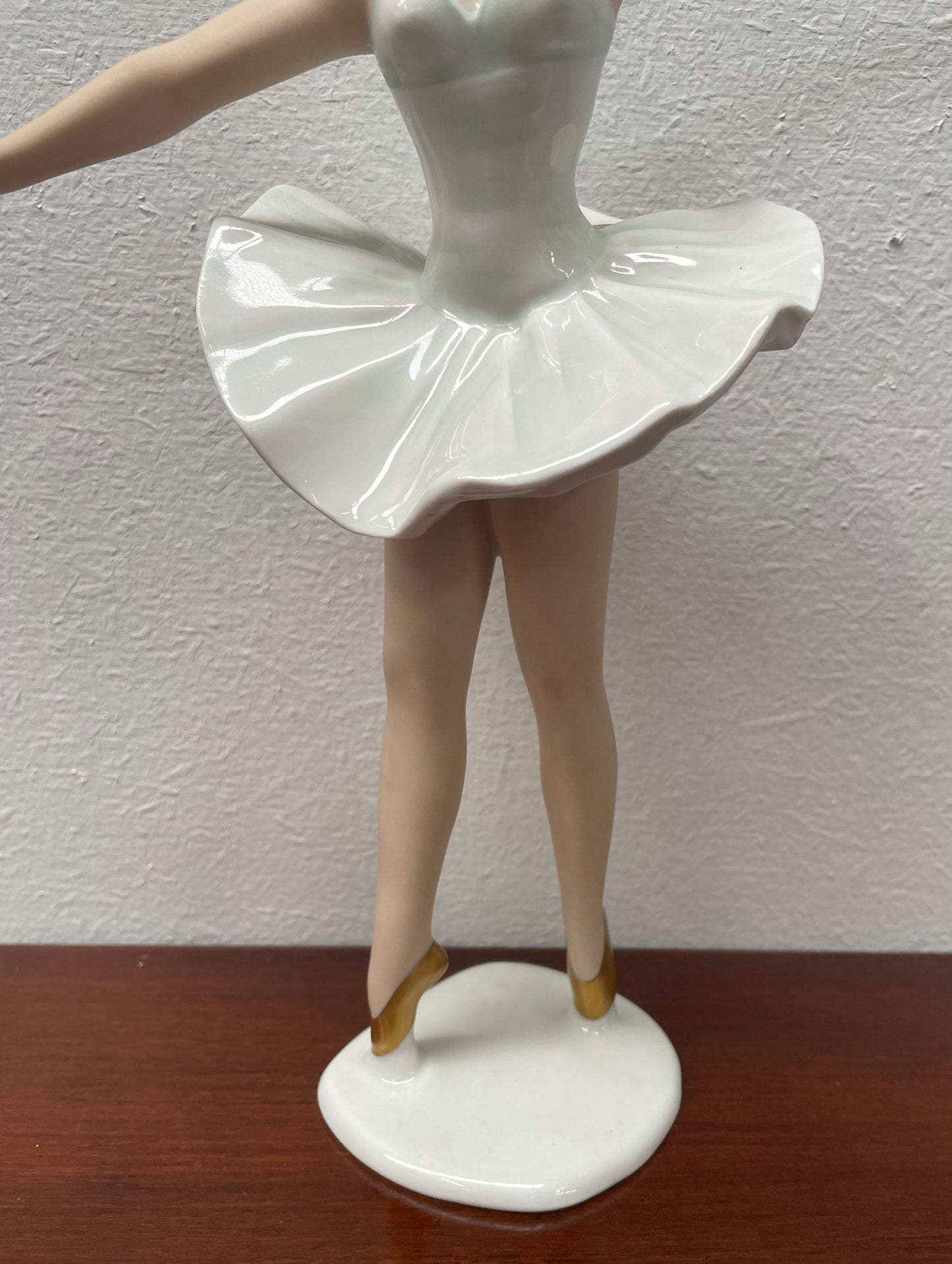Vintage Wallendorf Standing Ballerina