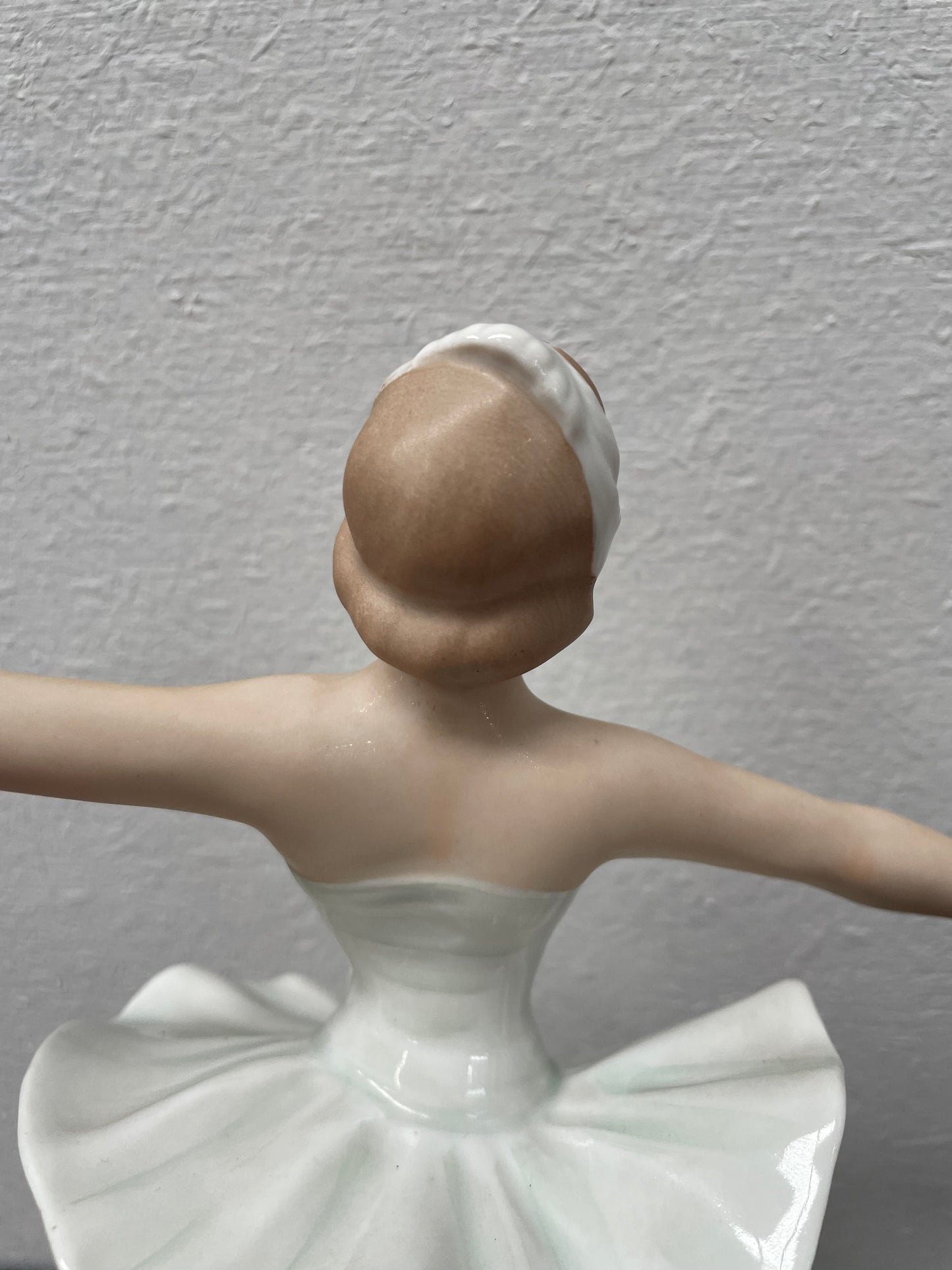 Vintage Wallendorf Standing Ballerina