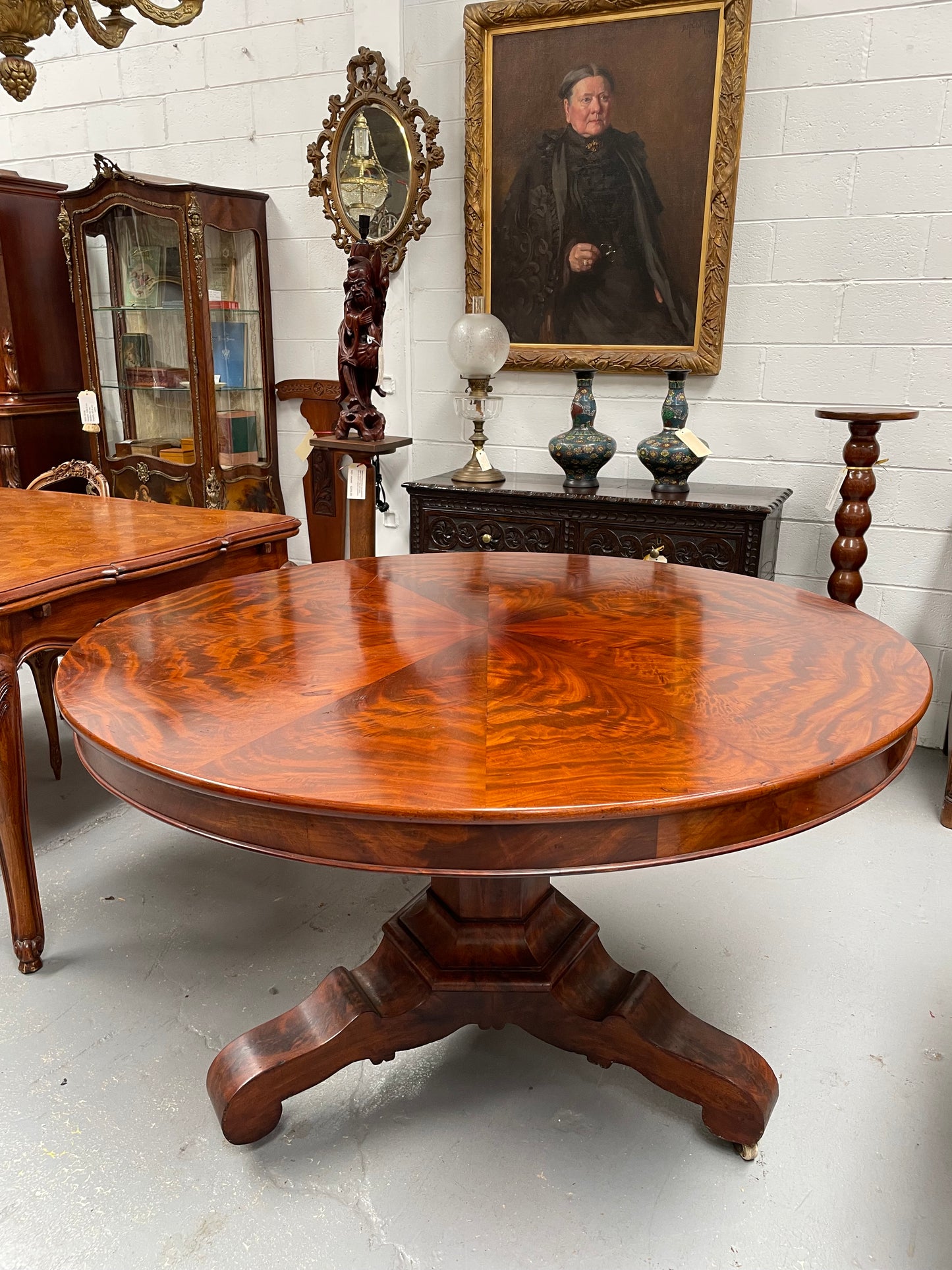 Stunning William IV Flame Mahogany Round Dining Table