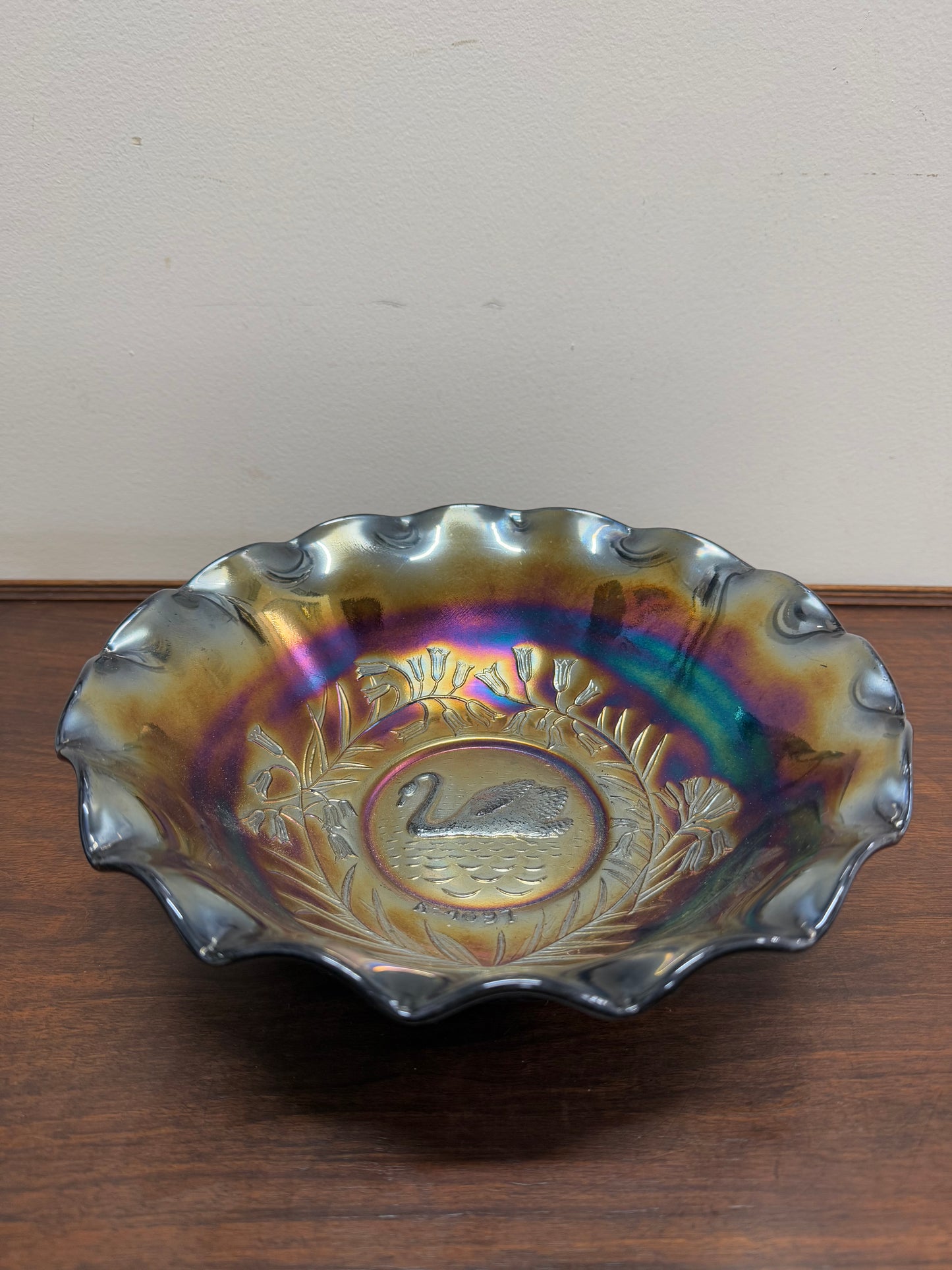 Vintage Crown Crystal Australian Carnival Glass Swan Master Bowl