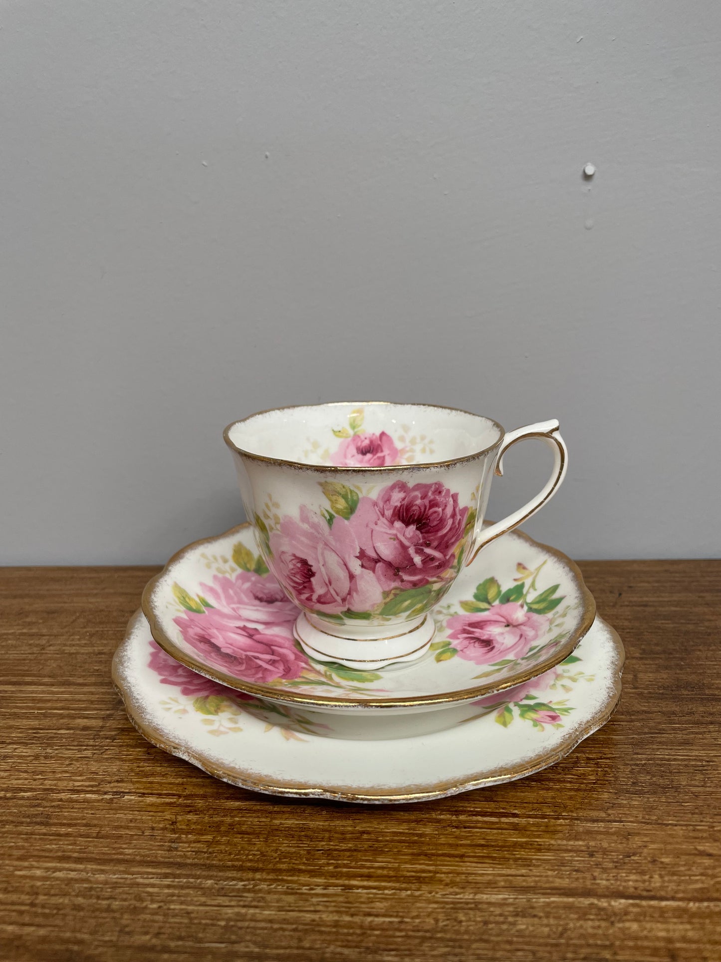 Royal Albert American Beauty Trio