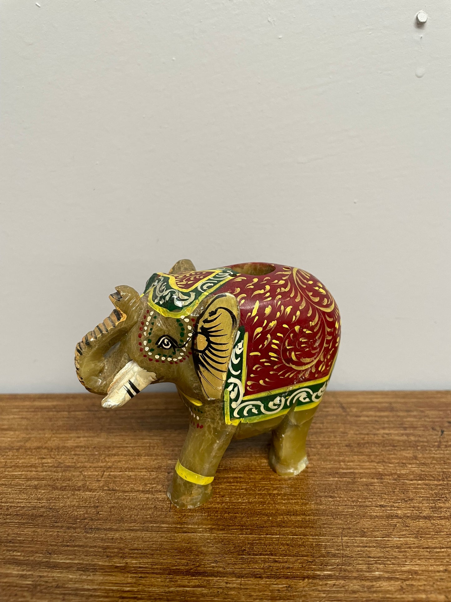 Vintage carved hardstone Indian elephant which has been hand painted. In good condition. Please see photos as they form part of the description and condition.