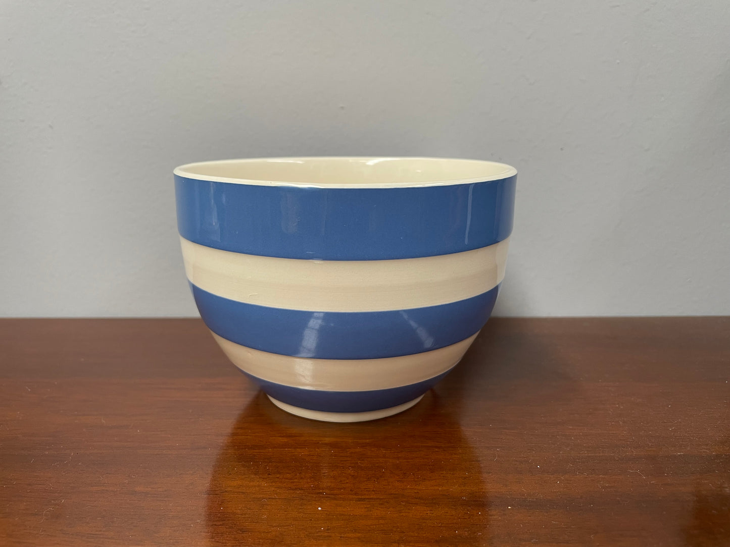 T G GREEN Blue & White Very Large Breakfast Cup