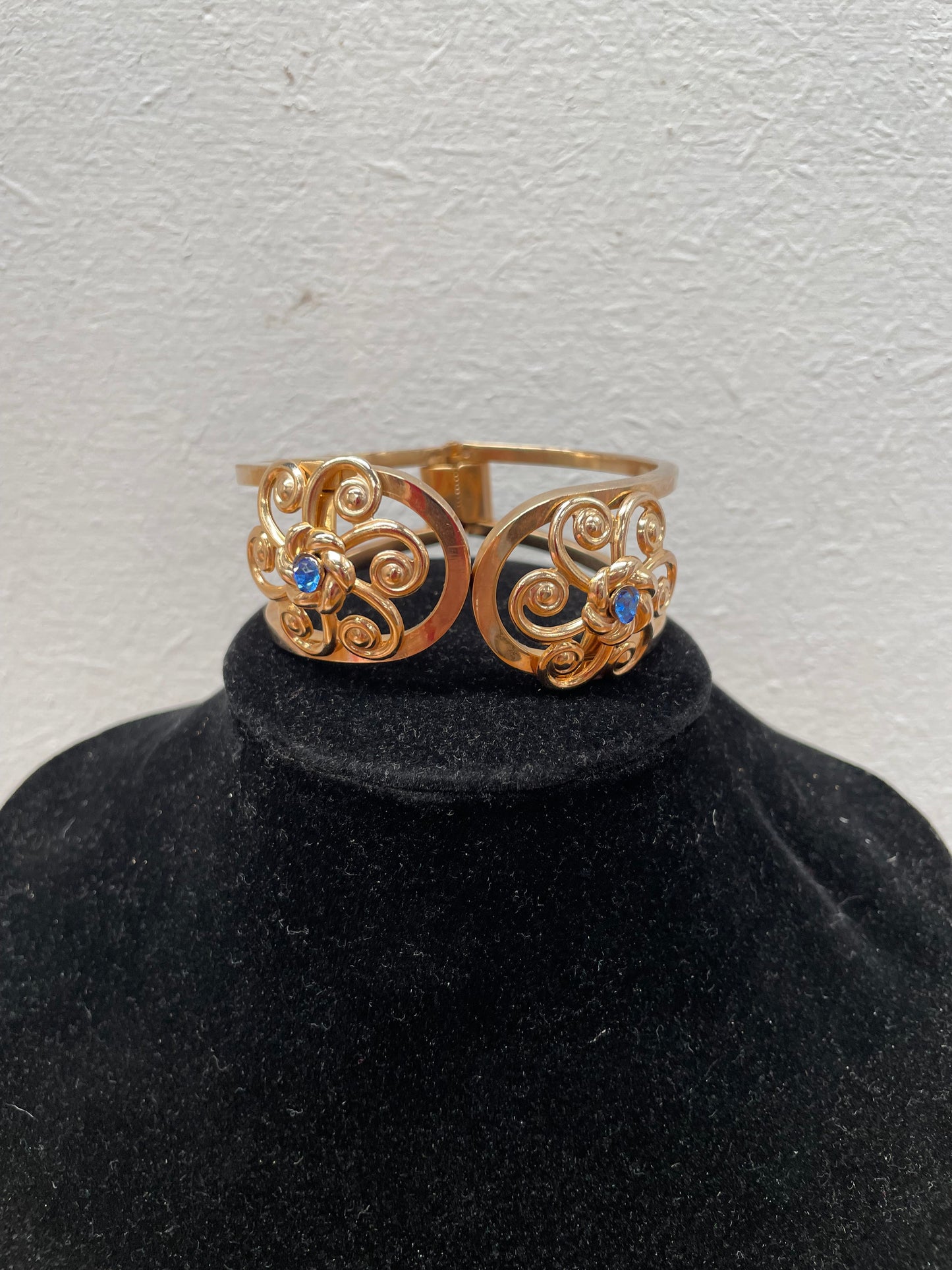 Vintage Gilt Metal Hinged Bracelet With Blue Stone