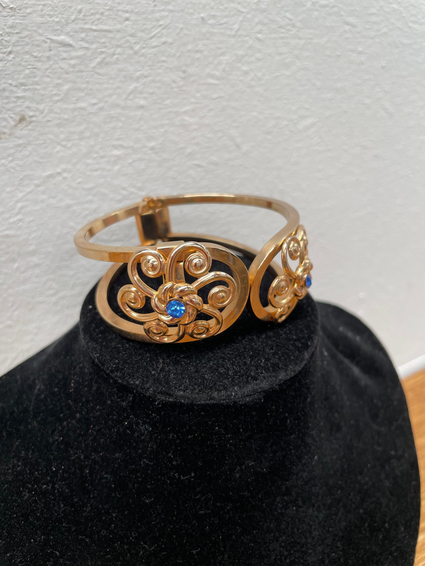 Vintage Gilt Metal Hinged Bracelet With Blue Stone