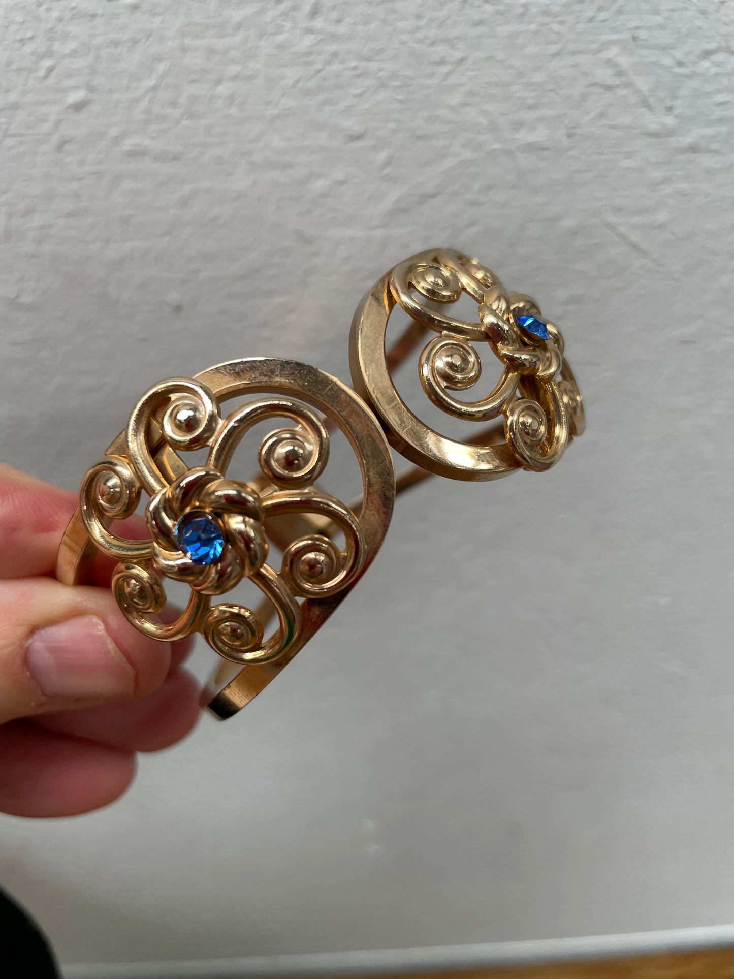 Vintage Gilt Metal Hinged Bracelet With Blue Stone