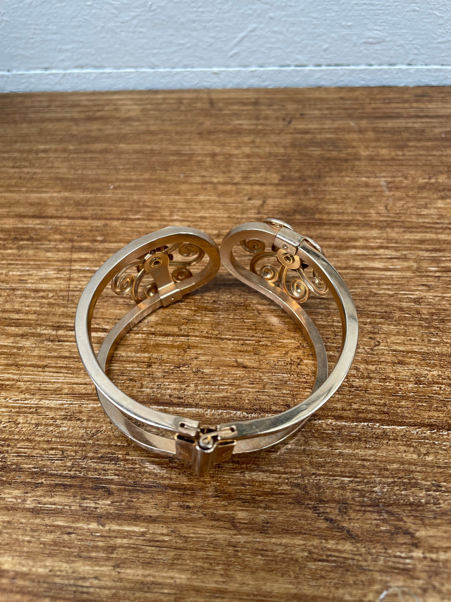 Vintage Gilt Metal Hinged Bracelet With Blue Stone