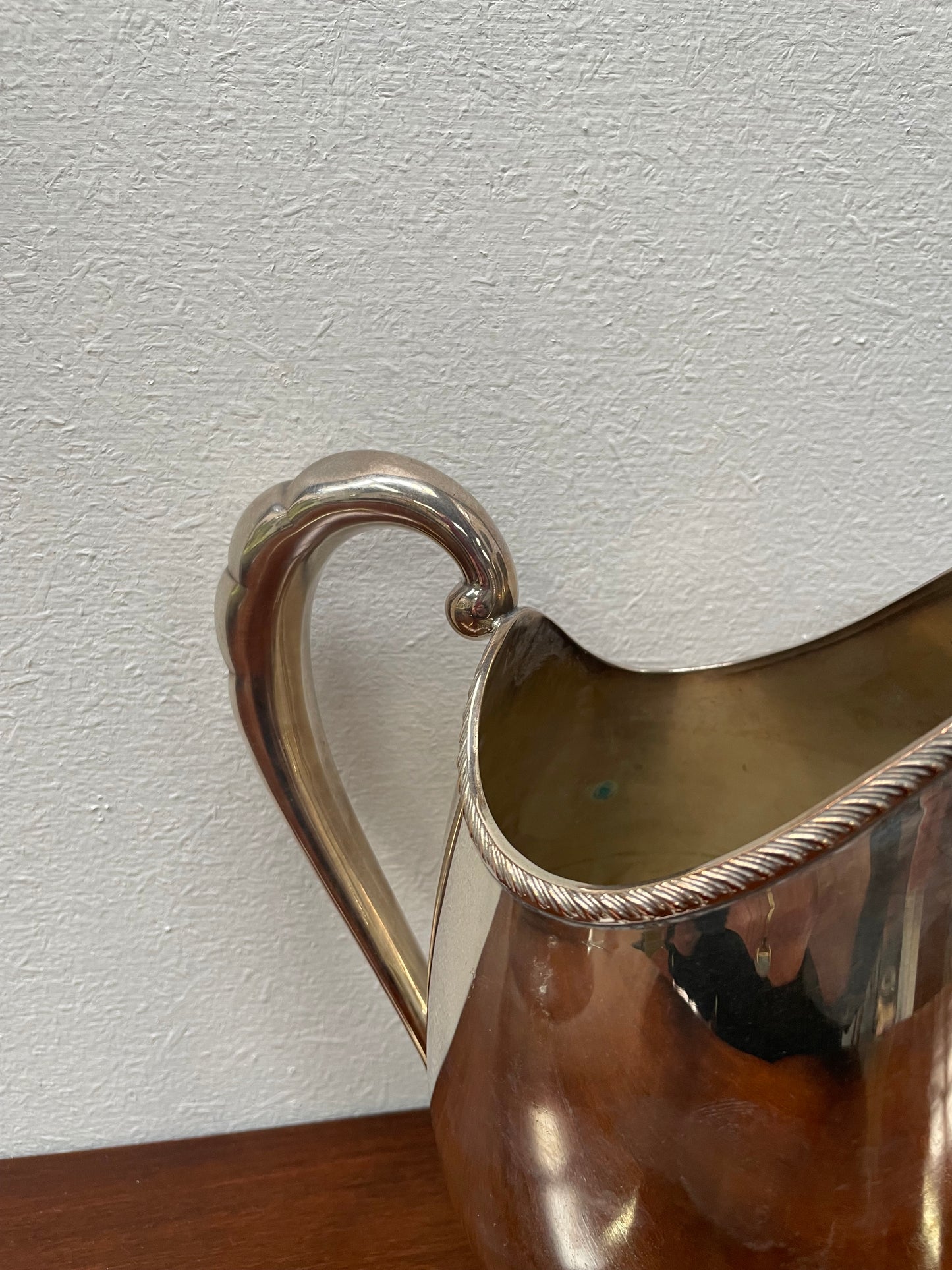 Hecworth Sheffield reproduction Silver plated large vintage jug. In good original condition.
