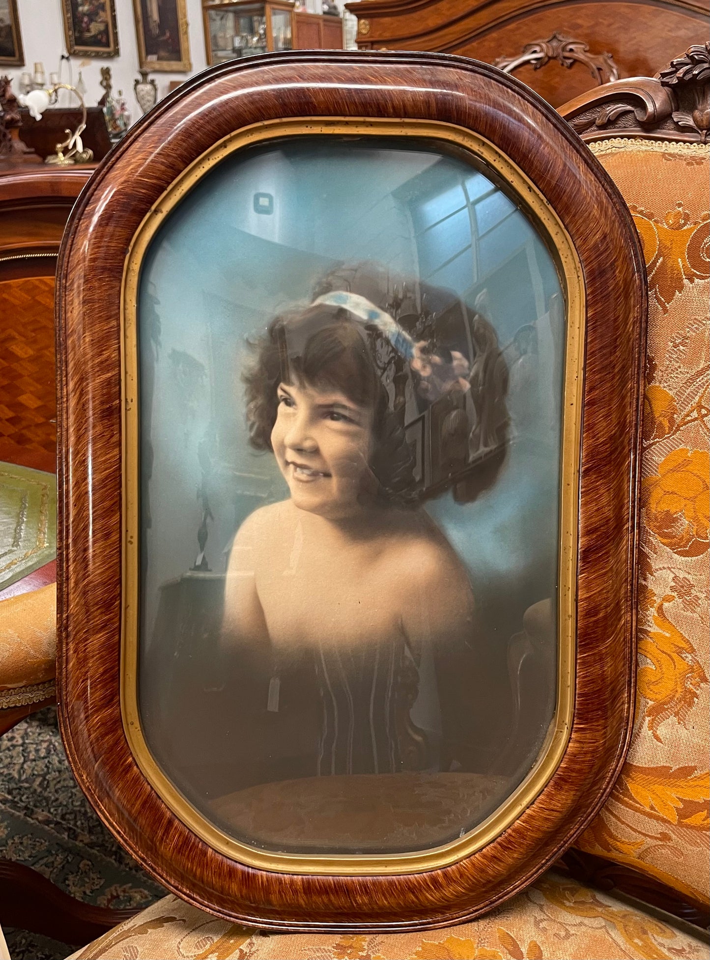 Beautiful Vintage Oval Frame