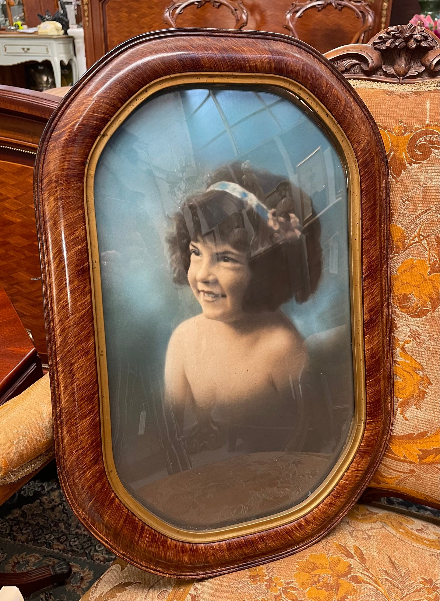 Beautiful Vintage Oval Frame
