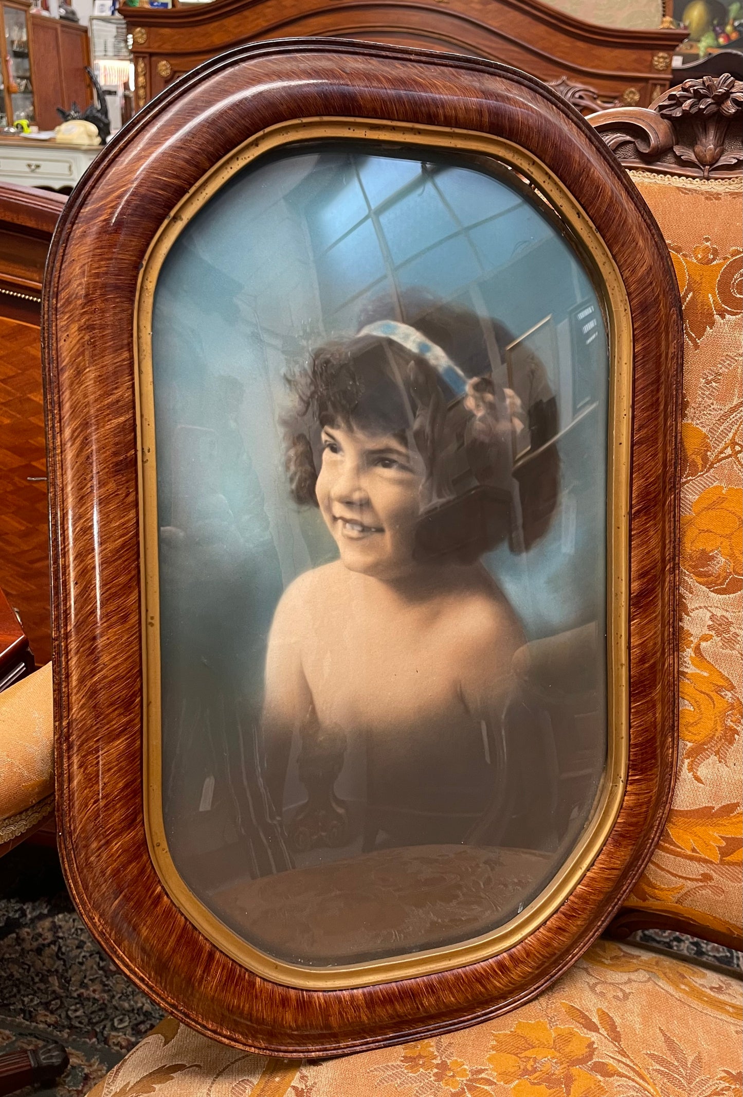 Beautiful Vintage Oval Frame