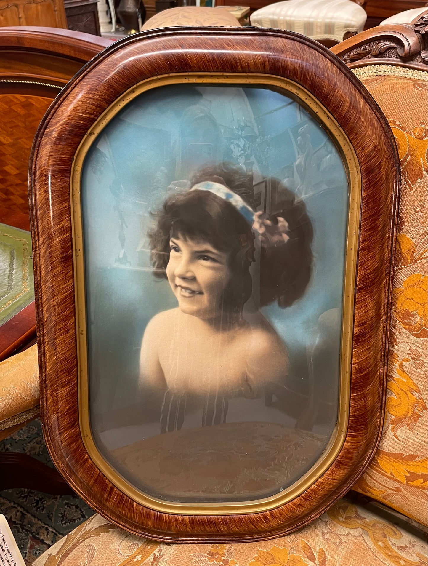 Beautiful Vintage Oval Frame