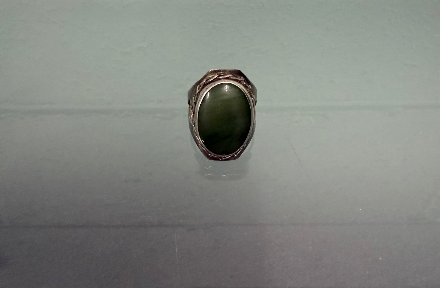 Vintage heavy Silver Ring With Nephrite Jade
