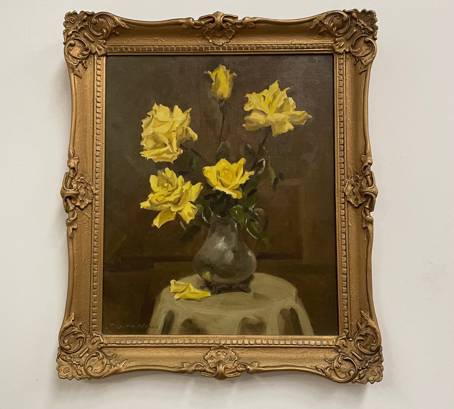 Stunning oil on canvas on board of yellow roses and in a pretty ornate frame. Signed by Australian Artist "Judith Wills". In good original detailed condition. Please view photos as they help form part of the description. *Please note measurements are of frame.