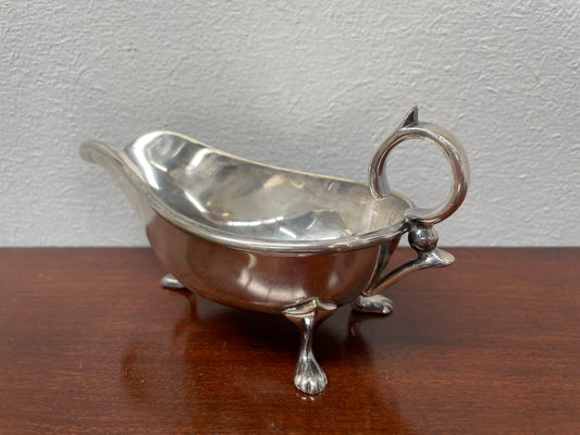Lovely vintage gravy boat with decorated feet and handle. It is in good original condition. Please see photos as they form part of the description.