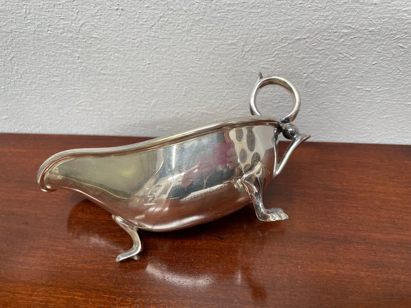 Lovely vintage gravy boat with decorated feet and handle. It is in good original condition. Please see photos as they form part of the description.