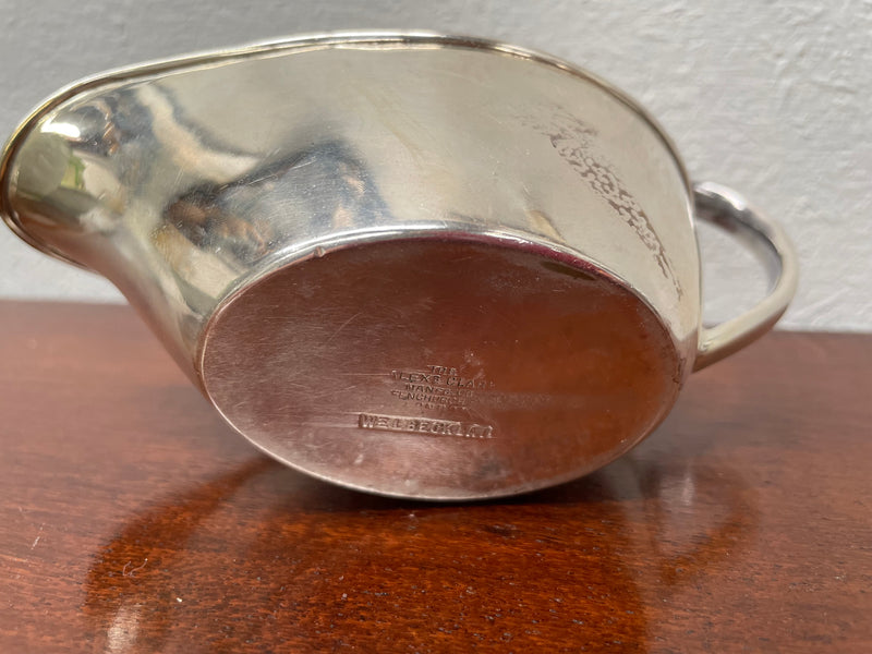Petite vintage gravy pot with stamp/mark on the base. It is in good original condition. Please see photos as they form part of the description.