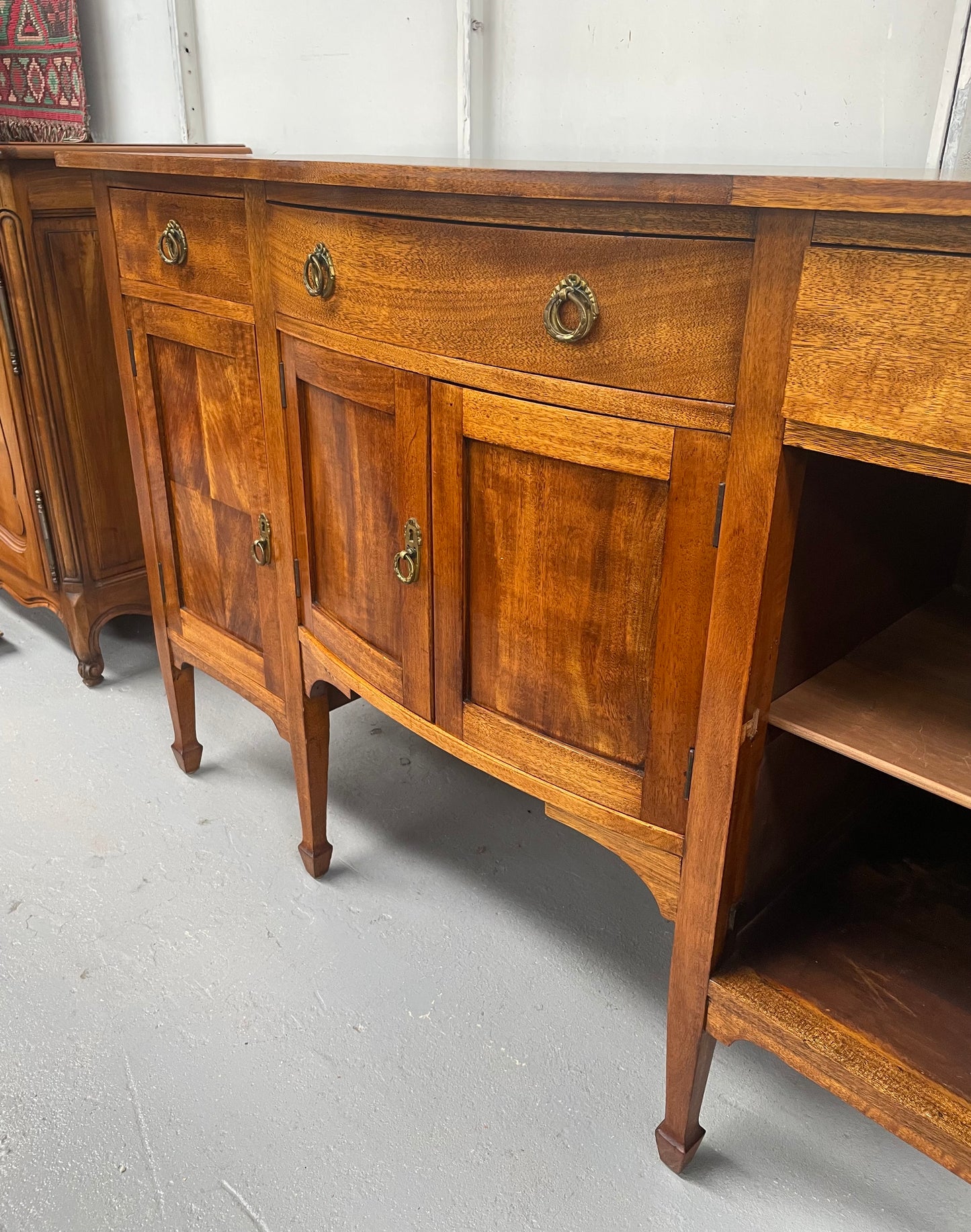 Charming Edwardian Australian Maple sideboard. Plenty of storage space with four cupboards and three drawers. It is in good original condition. Please see photos as they form part of the description.