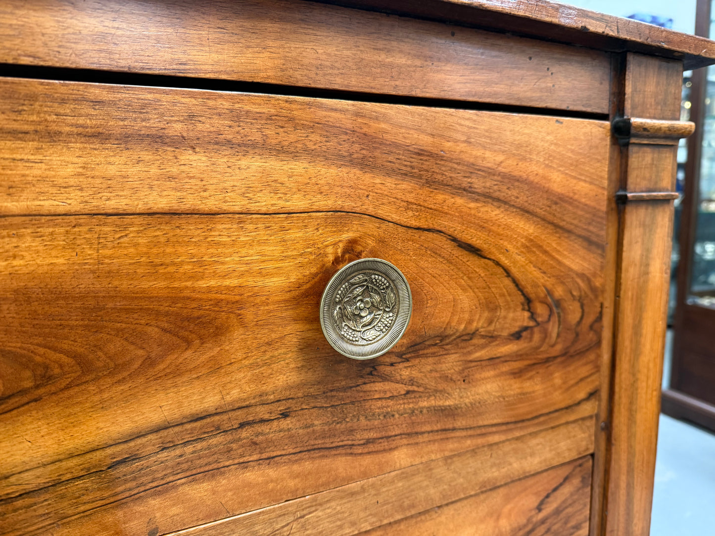 Beautifully Grained Walnut Mid 19th Century Chest Of Drawers