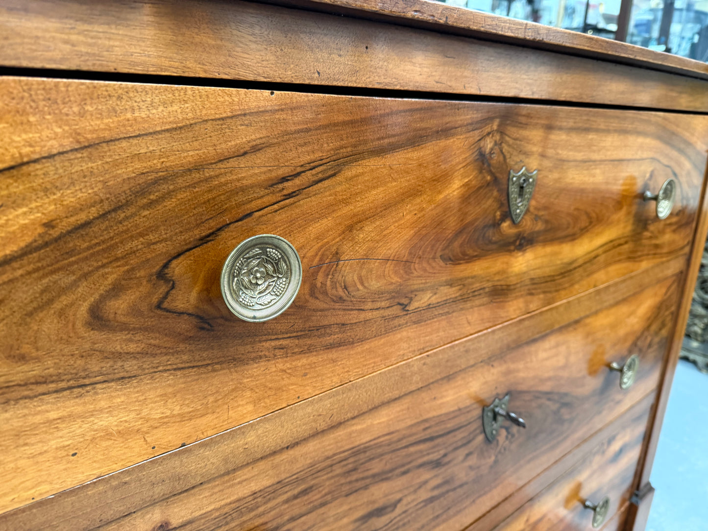 Beautifully Grained Walnut Mid 19th Century Chest Of Drawers