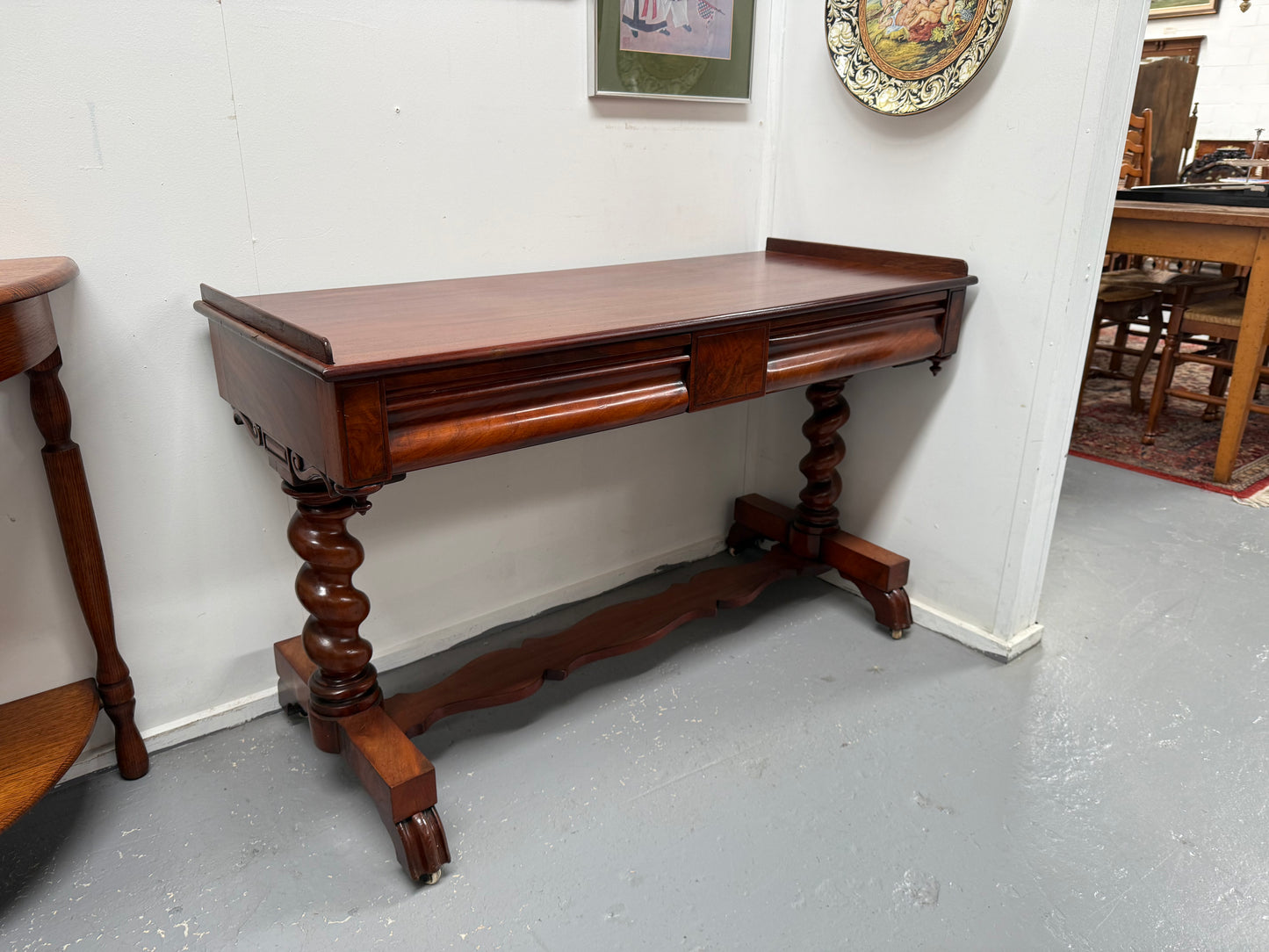 Elegant Victorian Side Table With 2 Drawers