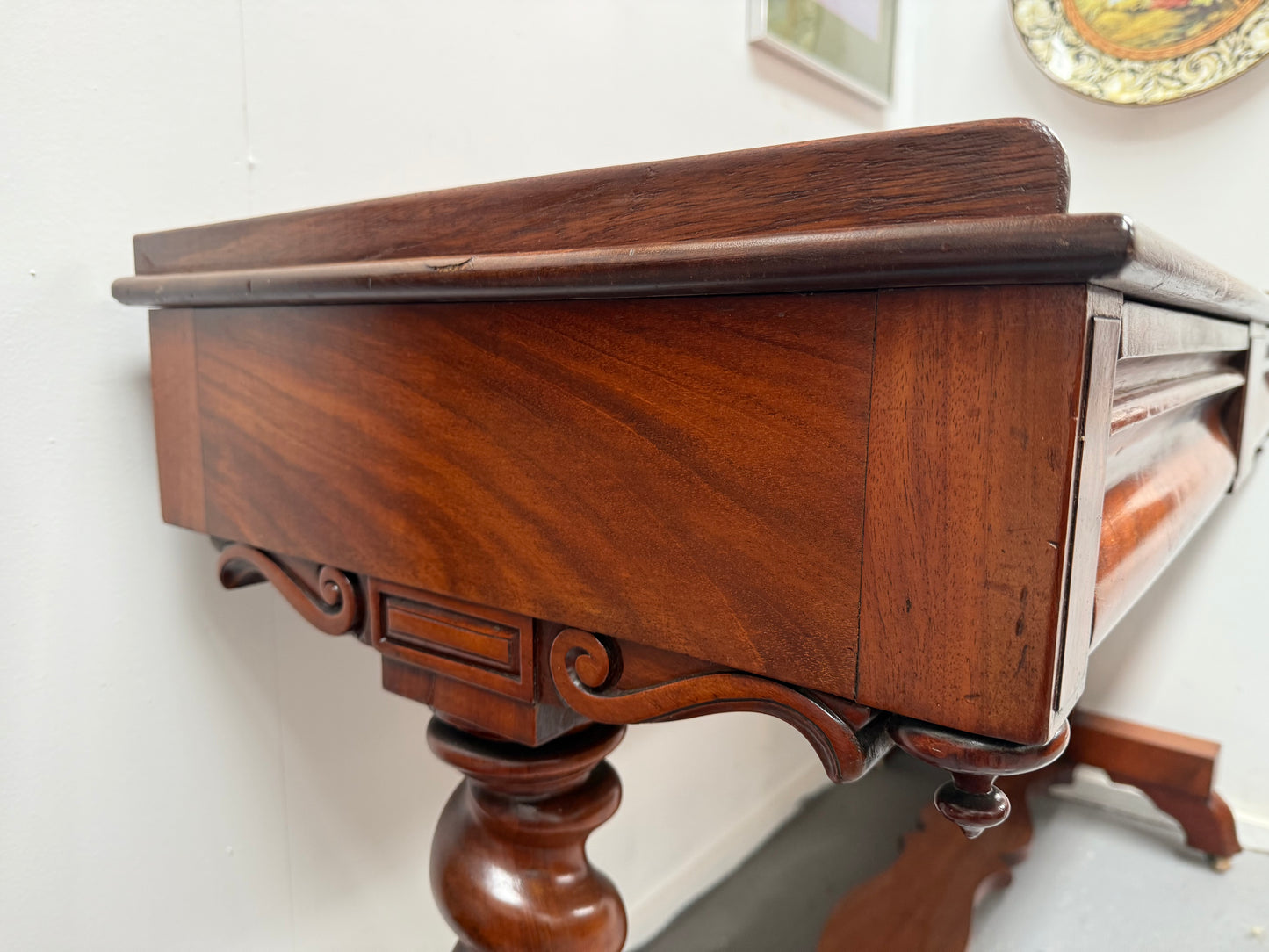 Elegant Victorian Side Table With 2 Drawers