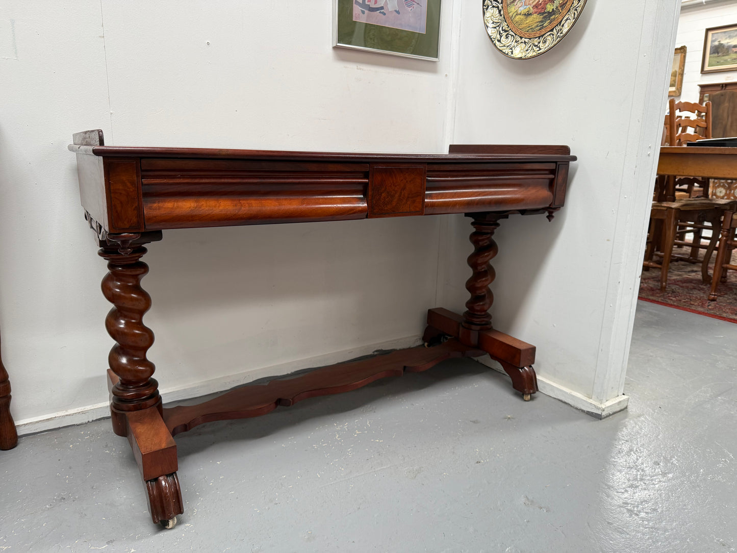 Elegant Victorian Side Table With 2 Drawers