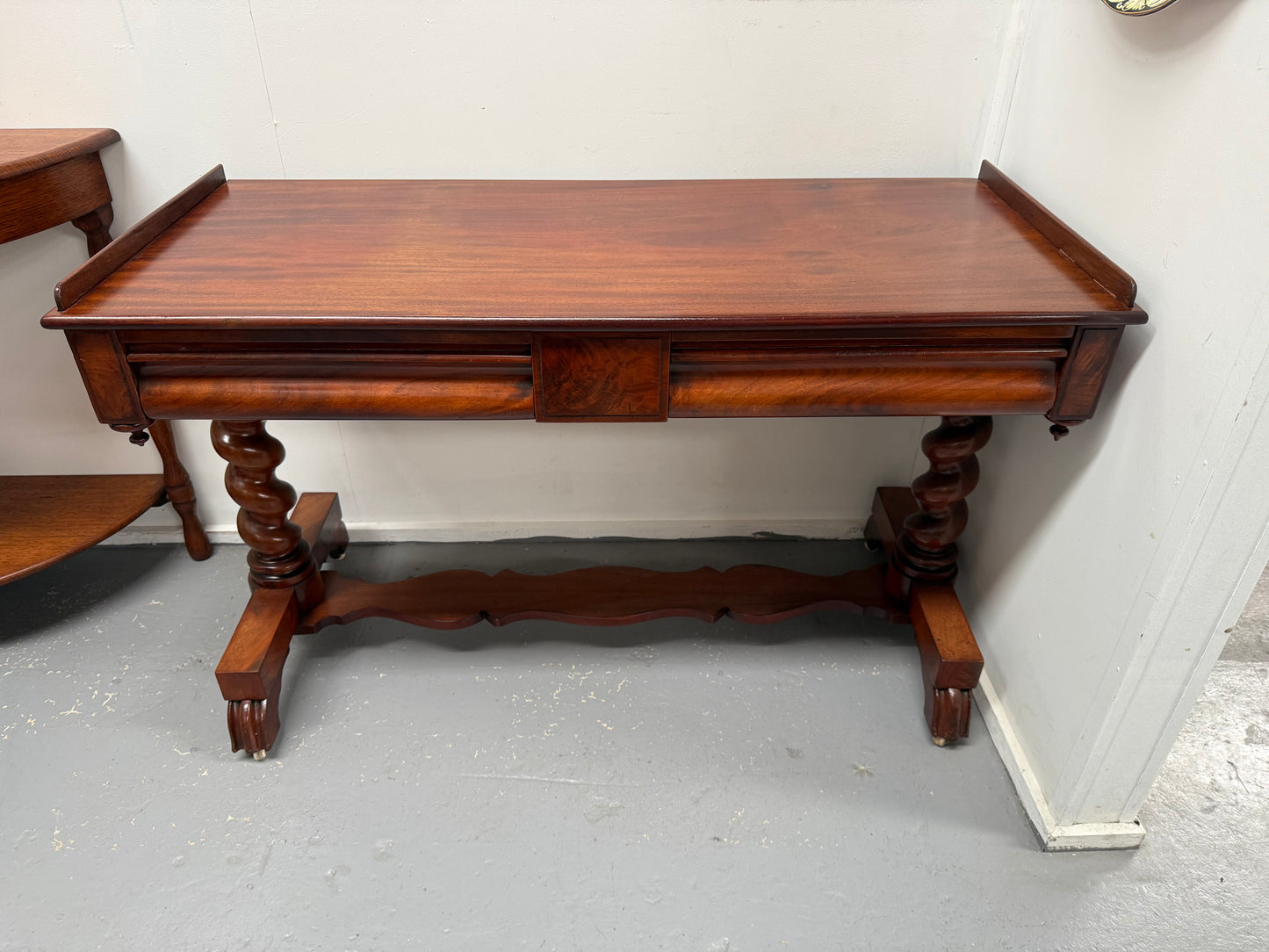 Elegant Victorian Side Table With 2 Drawers