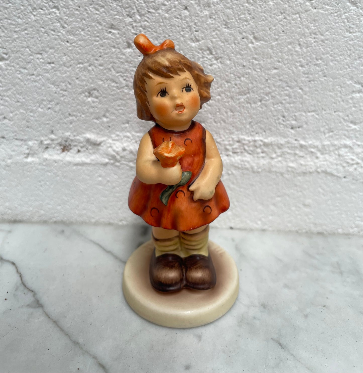 Fabulous Hummel figurine "Roses are Red" dated 1993 and in good original condition. Please see photos as they form part of the description.