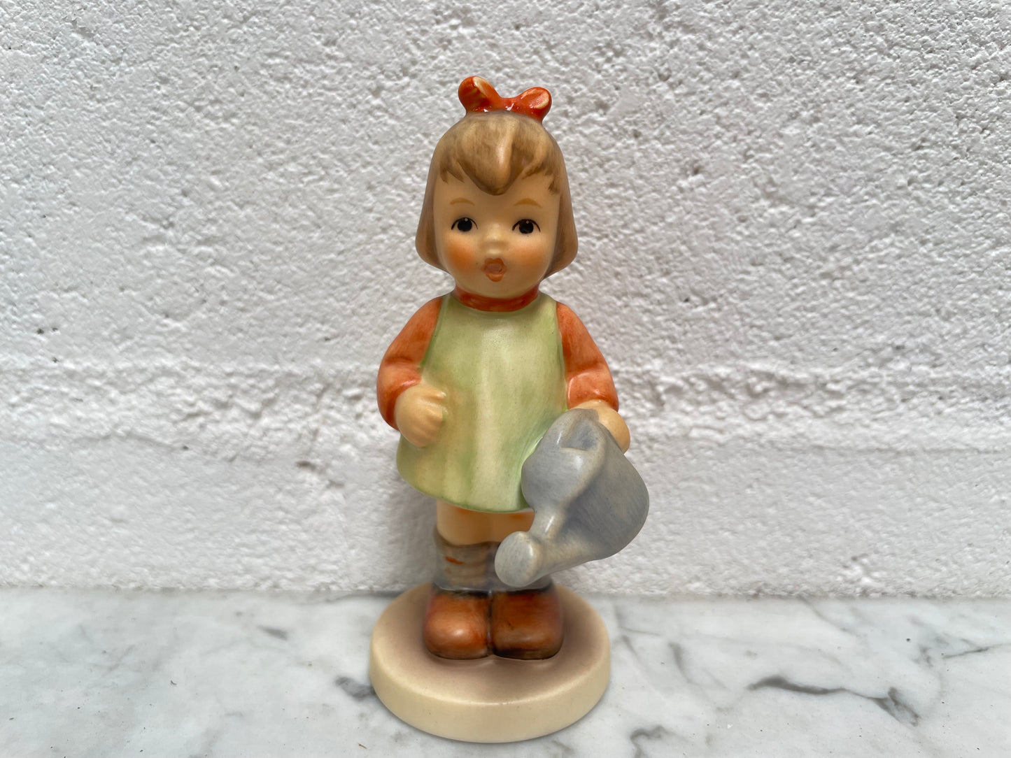 Beautiful Goebel Hummel figurine "Natures Gift" dated 1996, of a girl with her watering can. In good original condition, please see photos as they form part of the description.