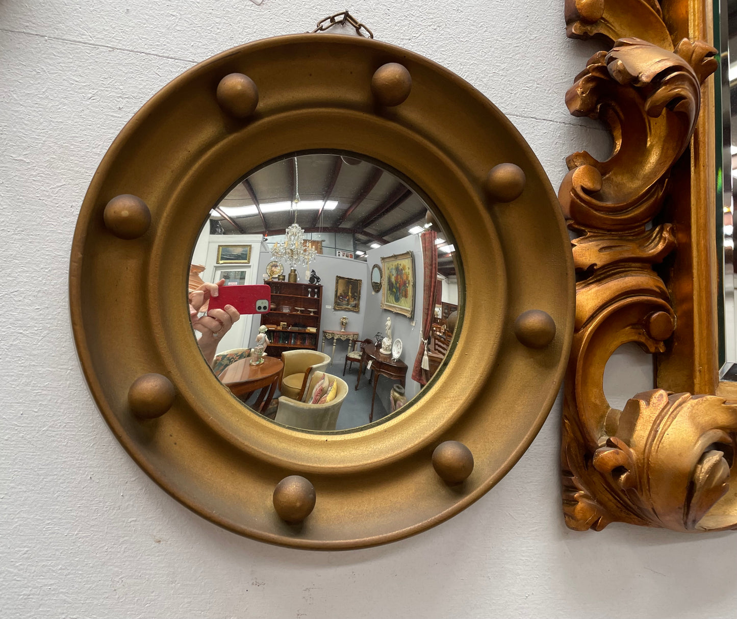 An elegant compact round convex wall mirror with lovely details that has been sourced directly from France. It is in good original condition. Please see photos as they form part of the description and condition.