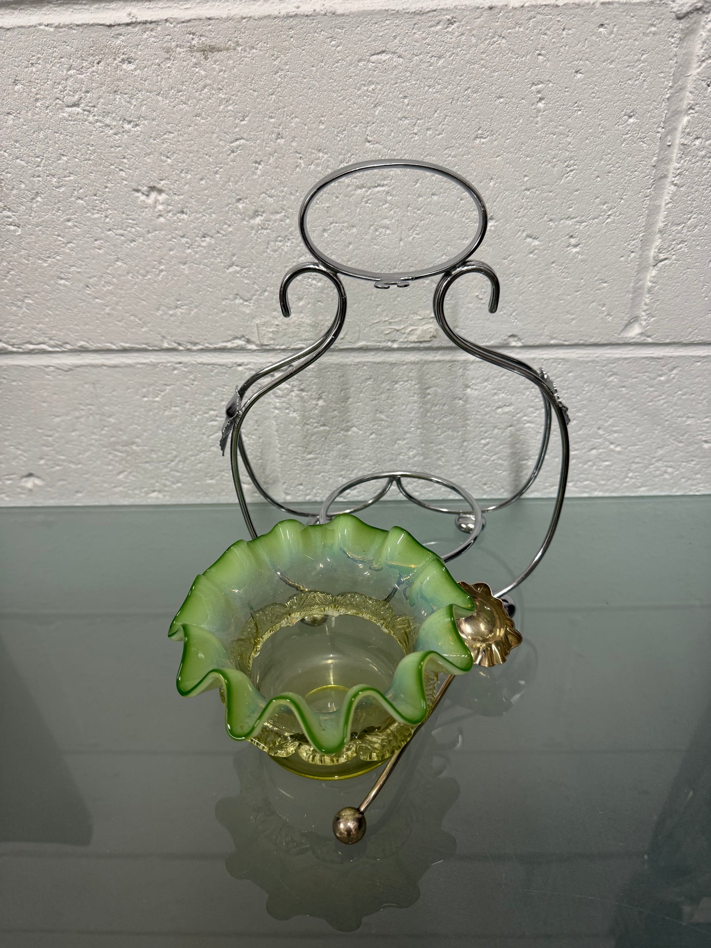 Edwardian Vaseline Glass Sweetmeat Bowl In Silverplate Stand