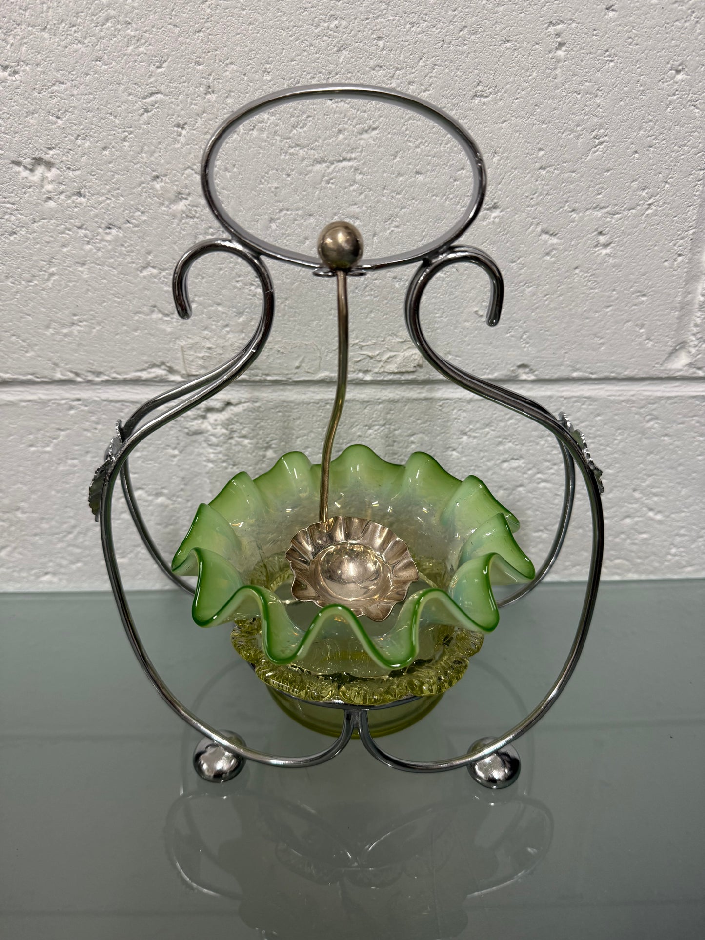 Edwardian Vaseline Glass Sweetmeat Bowl In Silverplate Stand