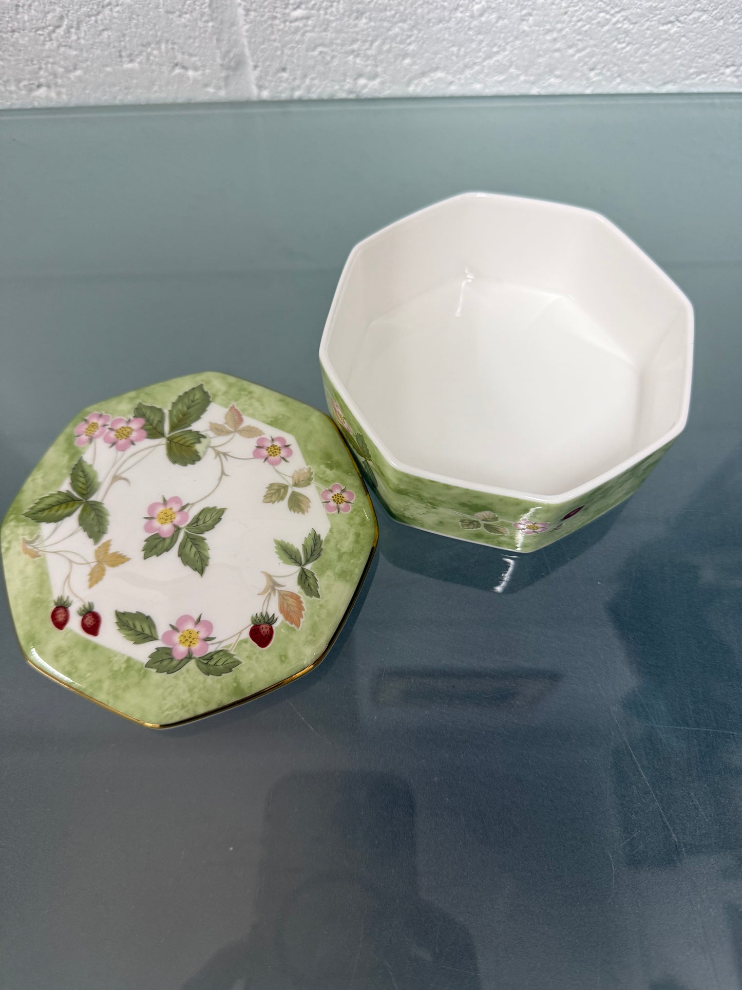 Wedgwood Wild Strawberry Trinket Dish/Lid