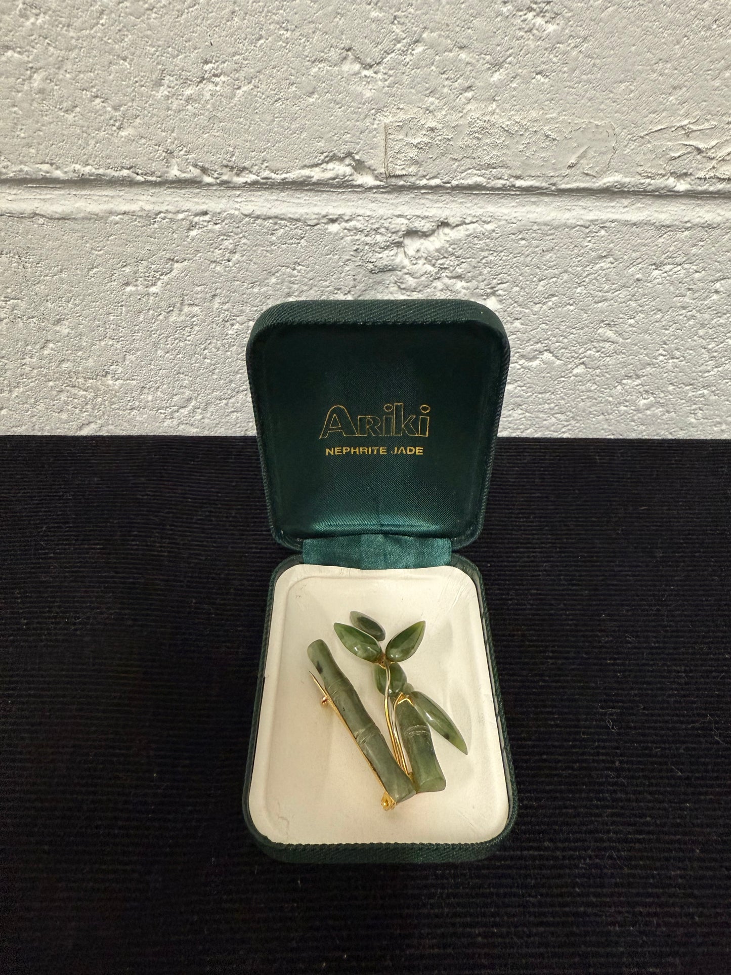 Charming Vintage Nephrite Jade & Gilt Brooch