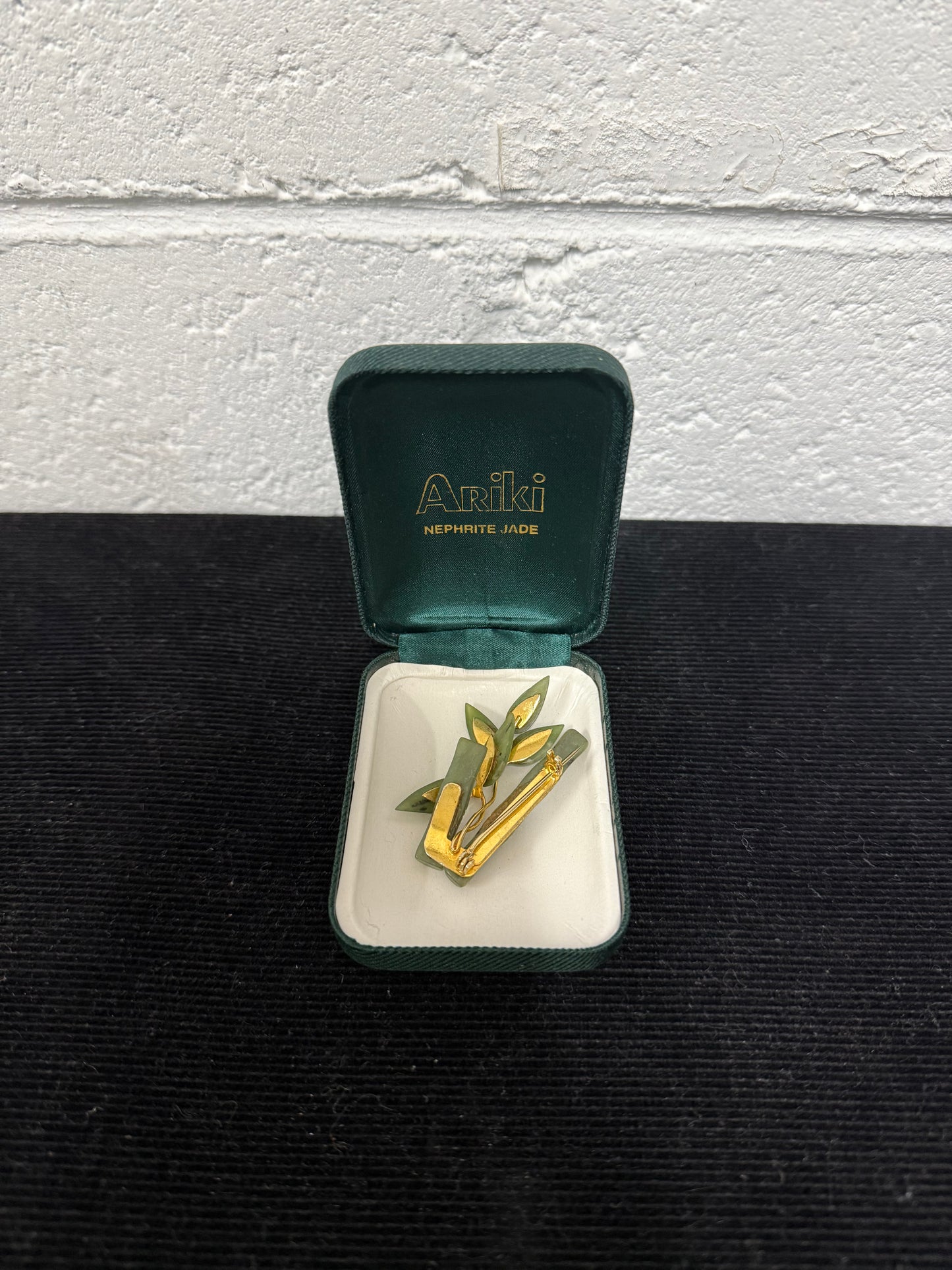 Charming Vintage Nephrite Jade & Gilt Brooch