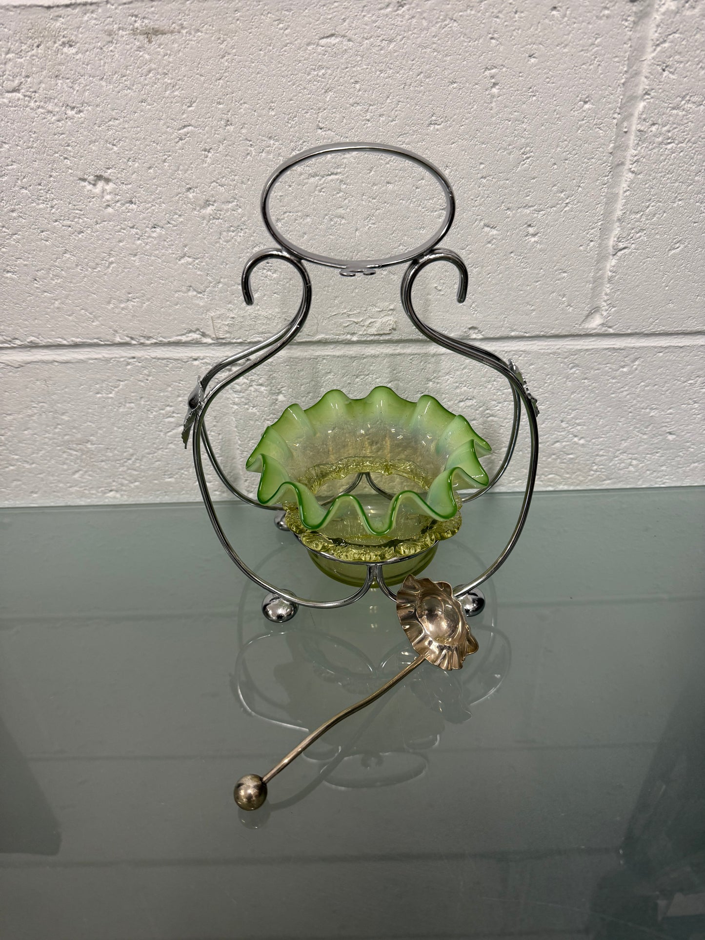 Edwardian Vaseline Glass Sweetmeat Bowl In Silverplate Stand