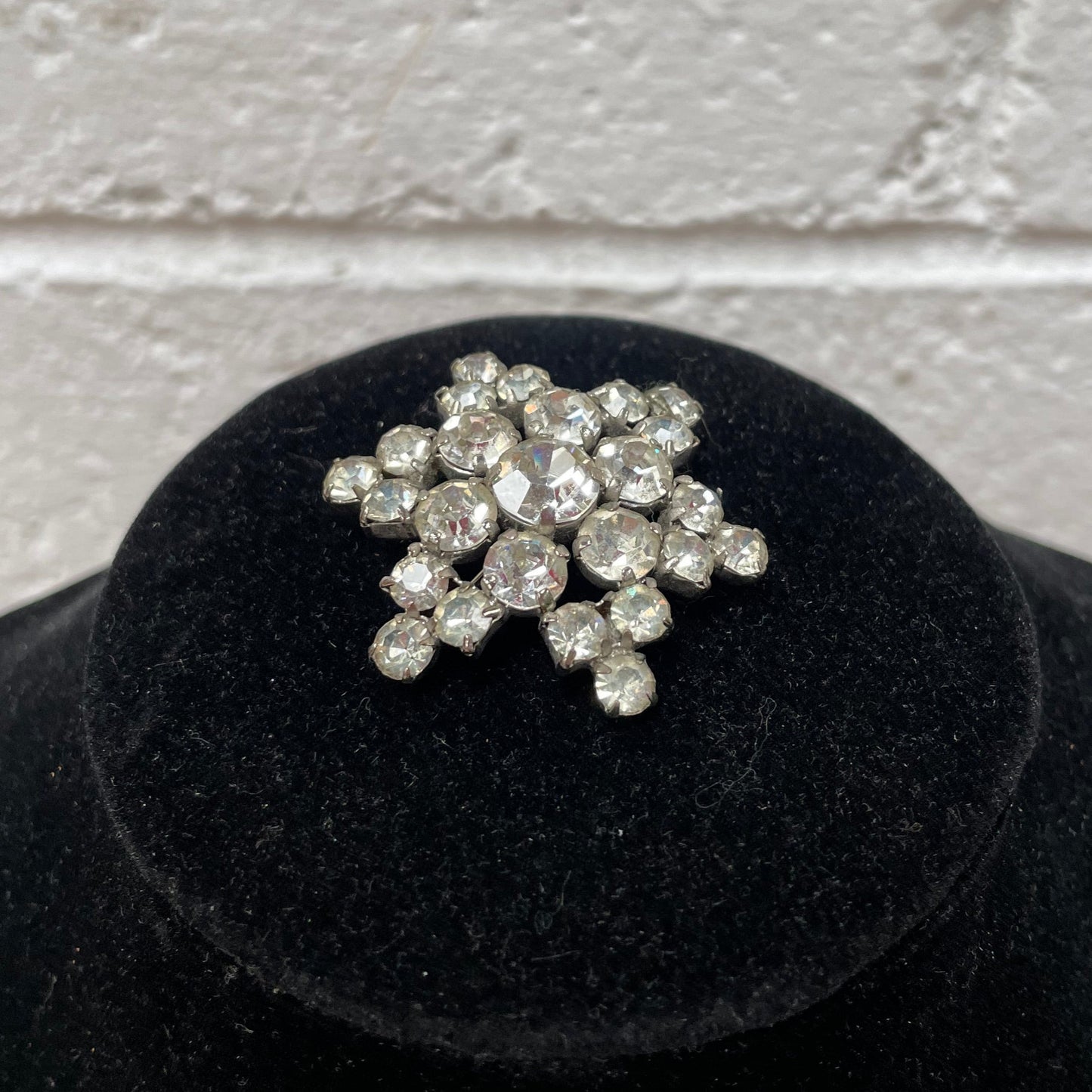 Pretty Vintage Art Deco Style Brooch