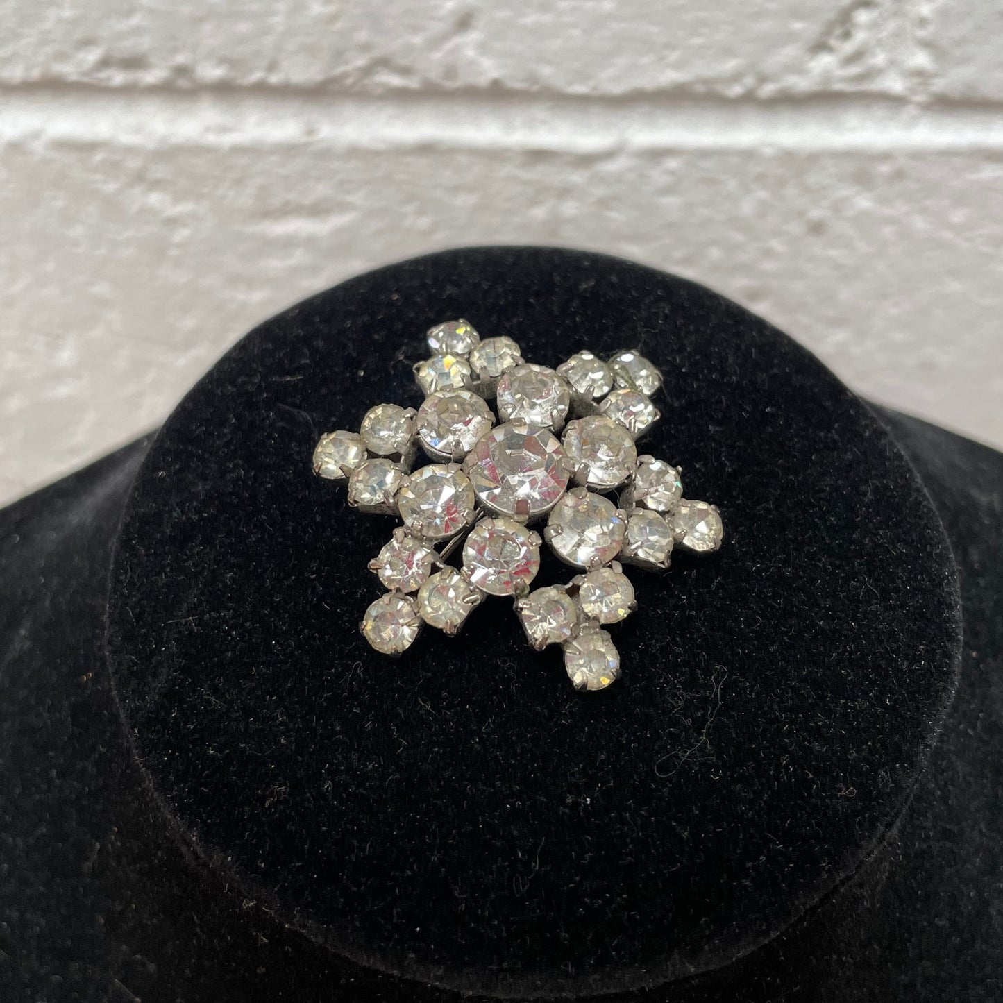Pretty Vintage Art Deco Style Brooch