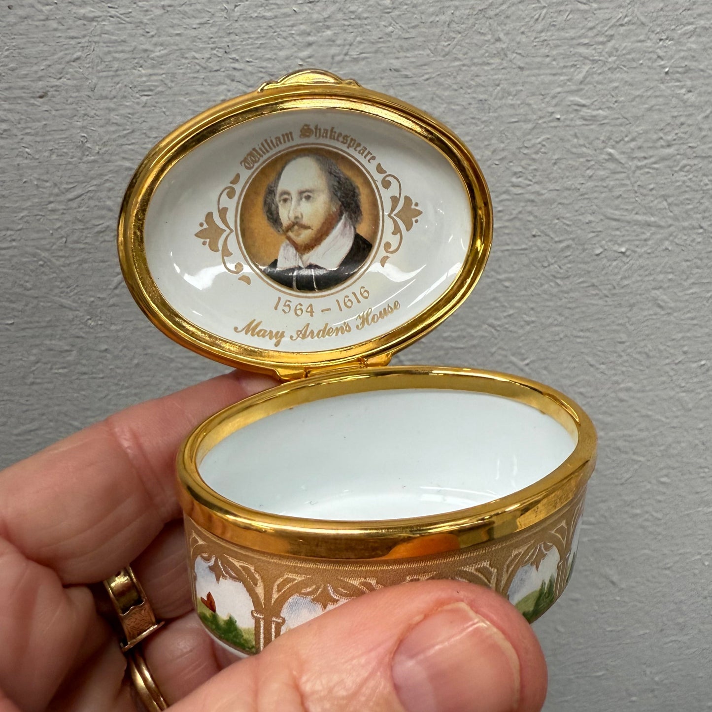 Royale Stratford Enamel On Copper Covered Box Hand Painted Lid Of Shakespeare Birthplace