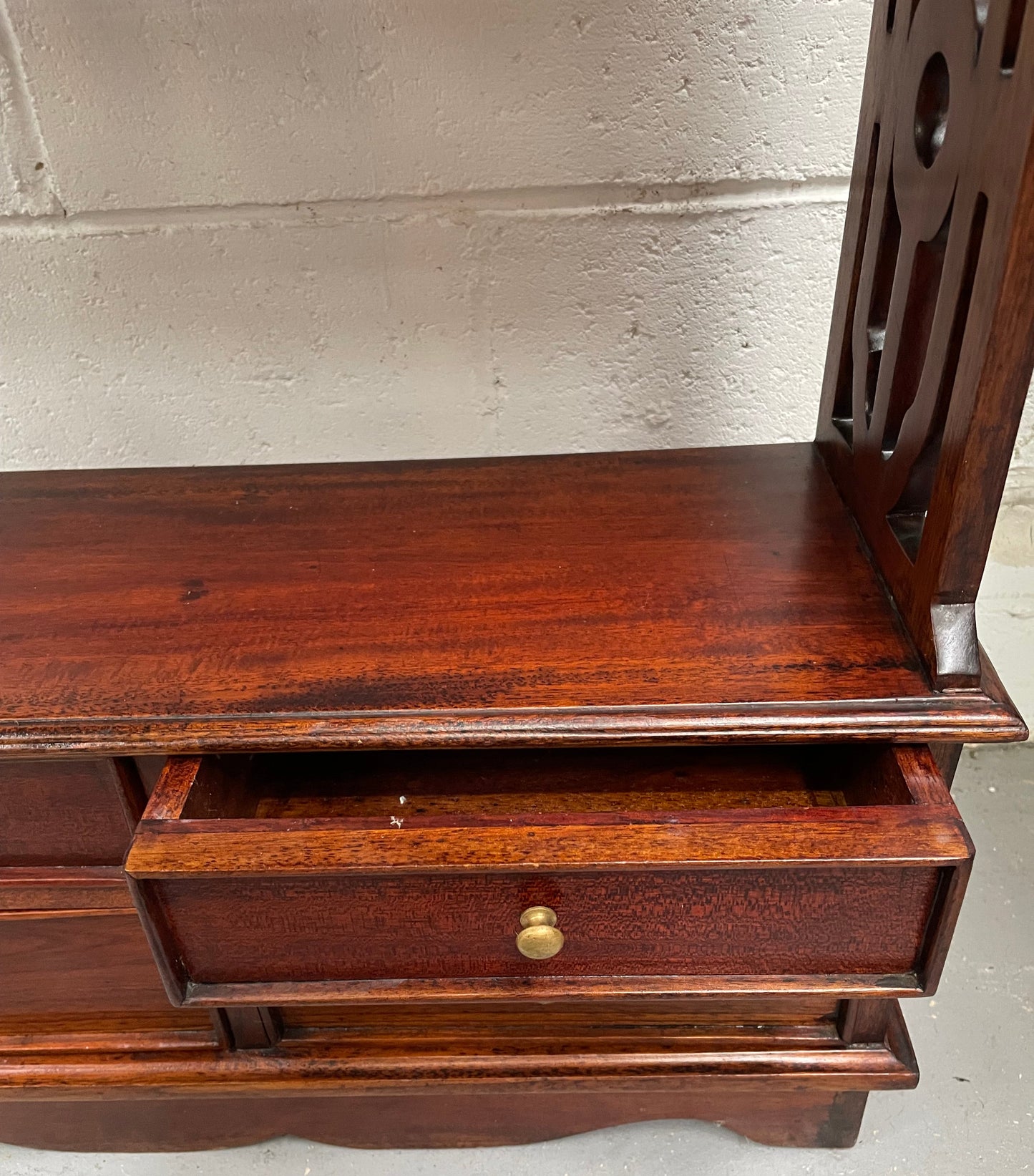 Vintage Colonial Style Bookshelf
