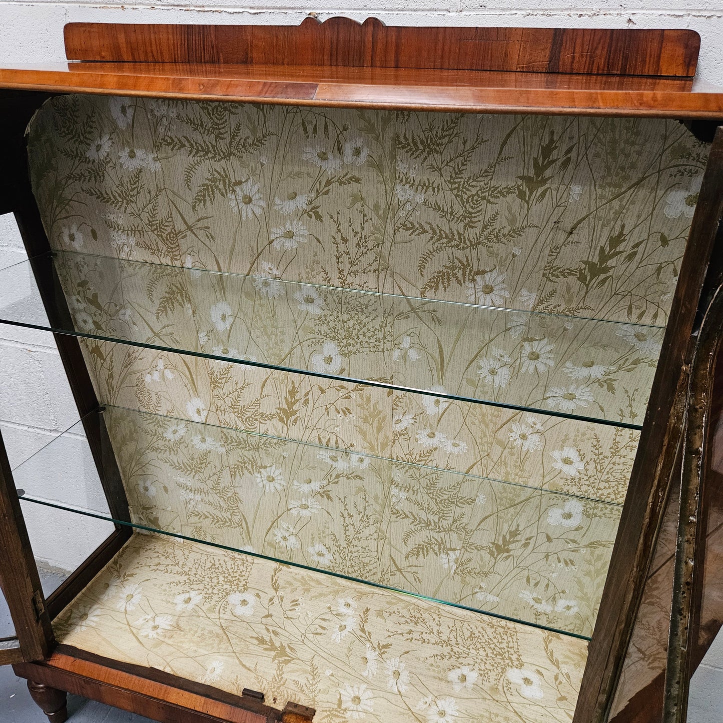 Stunning Art Deco display cabinet with two glass shelfs, Walnut and lockable glass doors. This cabinet is in great original condition for the age.