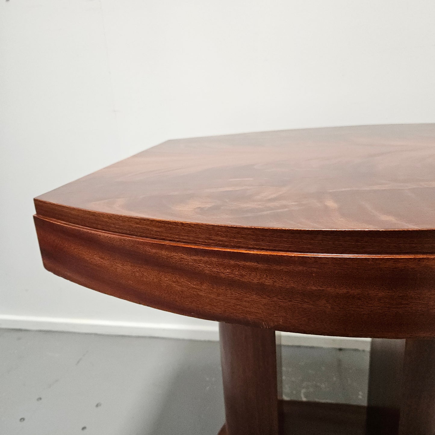 French Art Deco flame mahogany center table. Sourced directly from France it is in good original detailed condition. Circa 1930's