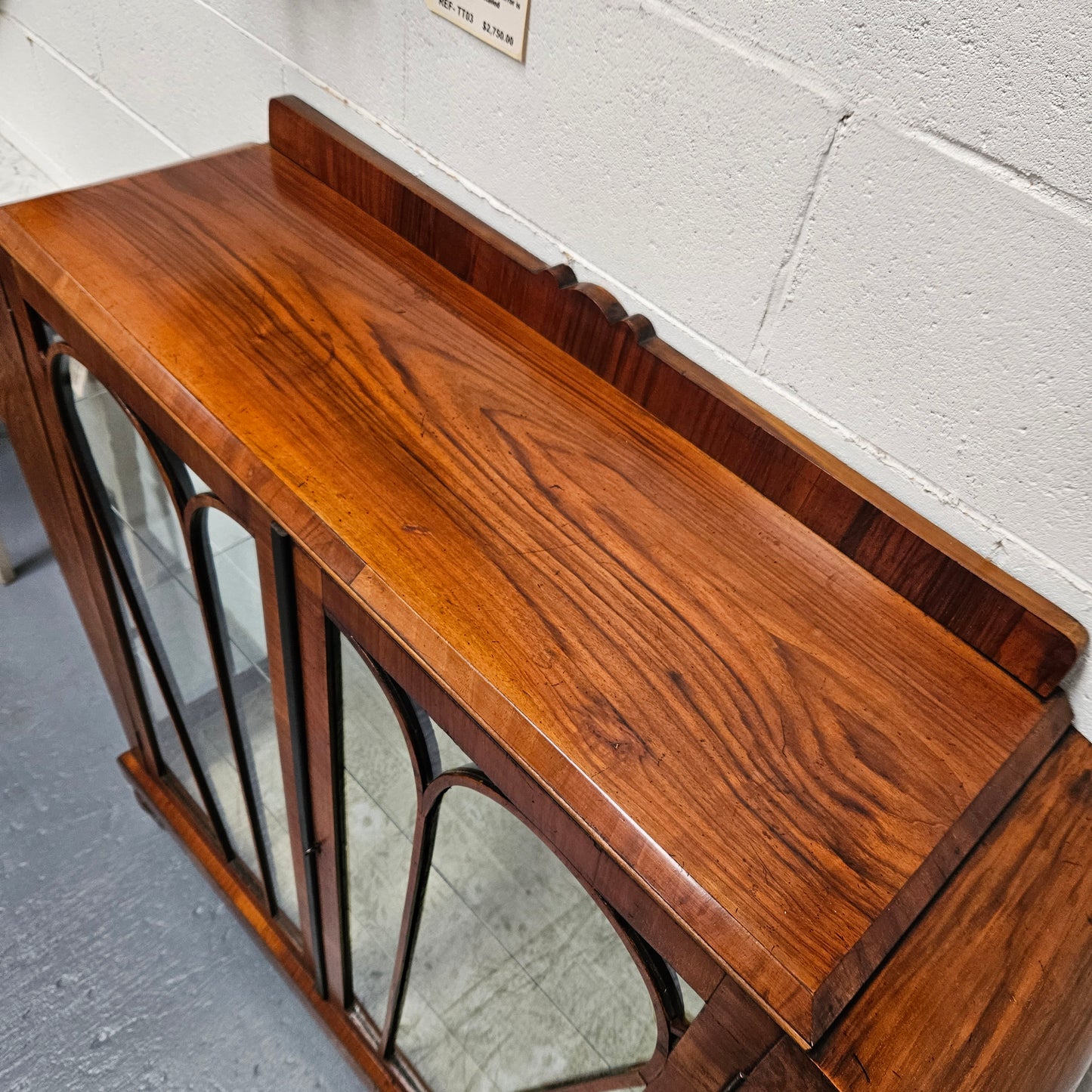 Stunning Art Deco display cabinet with two glass shelfs, Walnut and lockable glass doors. This cabinet is in great original condition for the age.