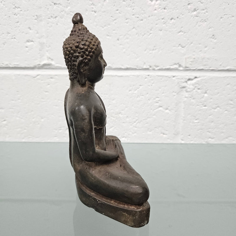 Antique bronze Buddha. In good original condition.
