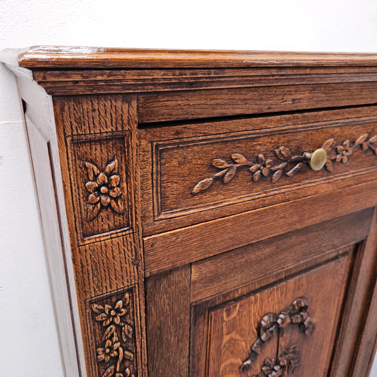 Lovely French oak 19th Century Henry 2nd style side cabinet with one drawer and one cupboard. It is in good original condition.